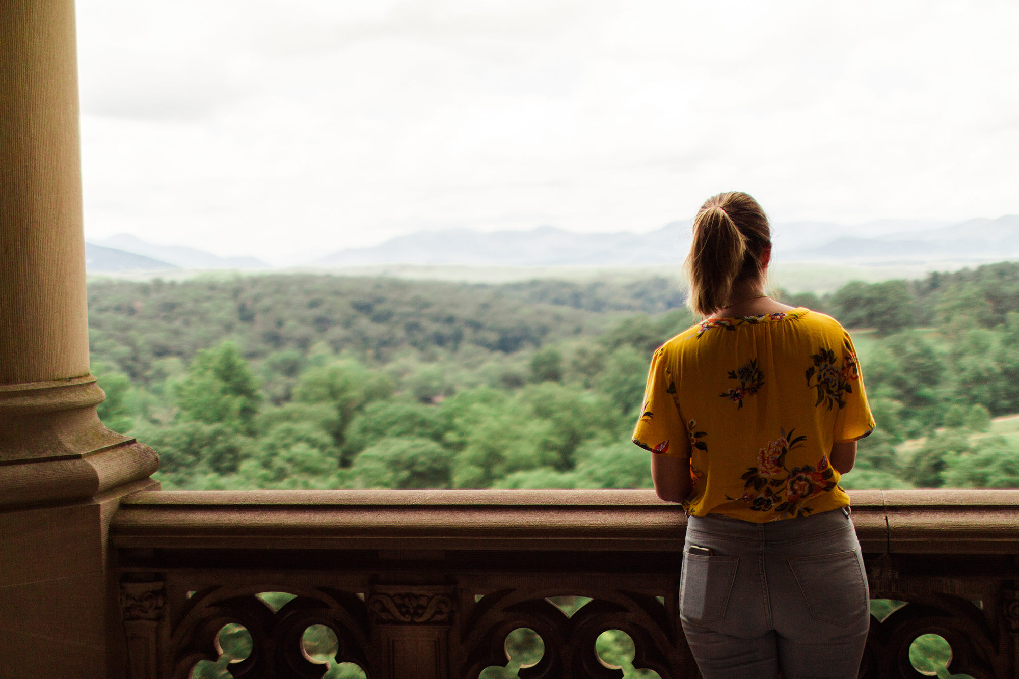 Portrait on balcony at Biltmore Mansion | Asheville, NC | Hayley Moore Photography | www.hayleymoore.com | Fort Wayne Indiana Photographer