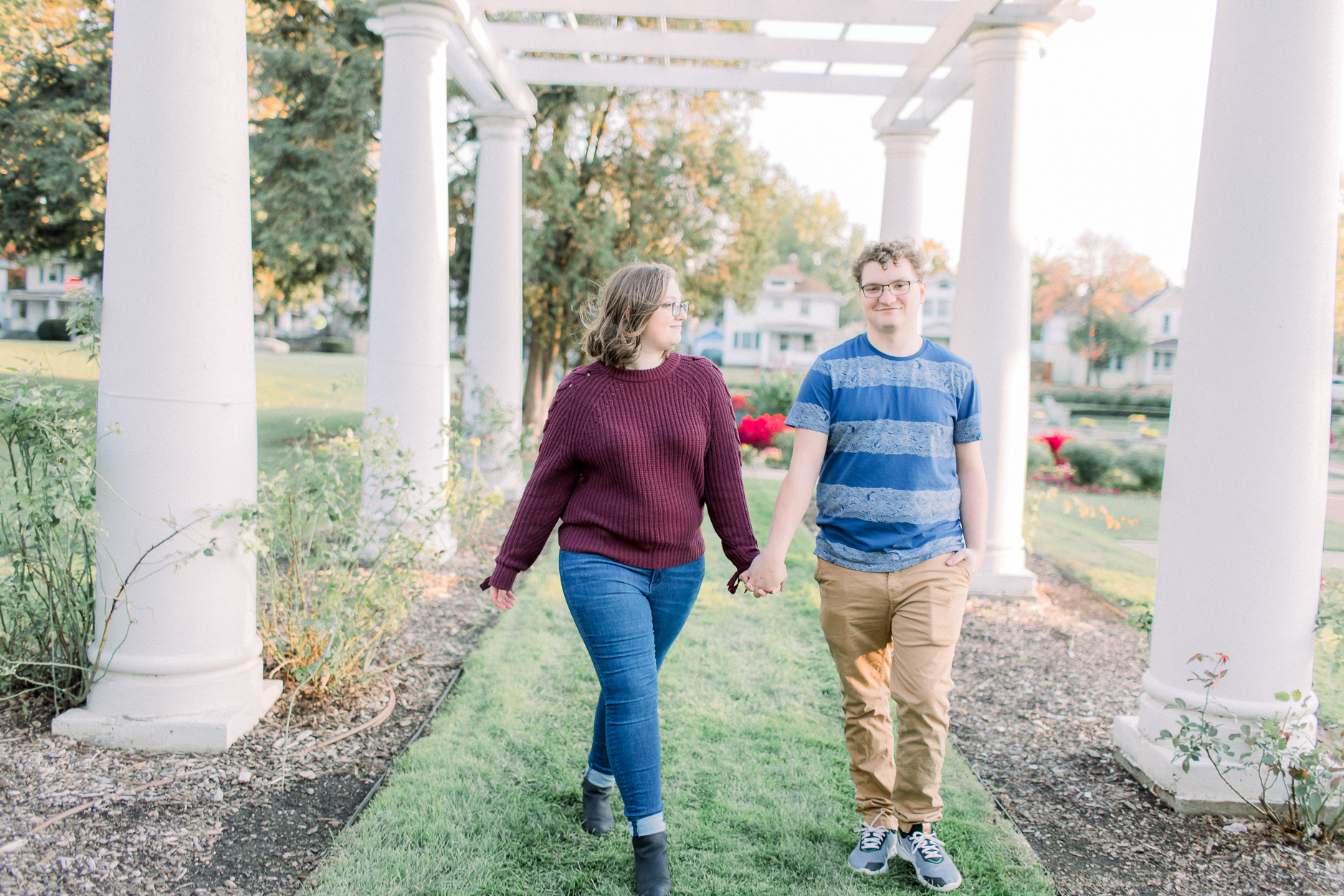 hayley-moore-photography-taylor-michael-buchanan-anniversary-session-lakeside-rosegardens-park-fort-wayne-indiana-weddings