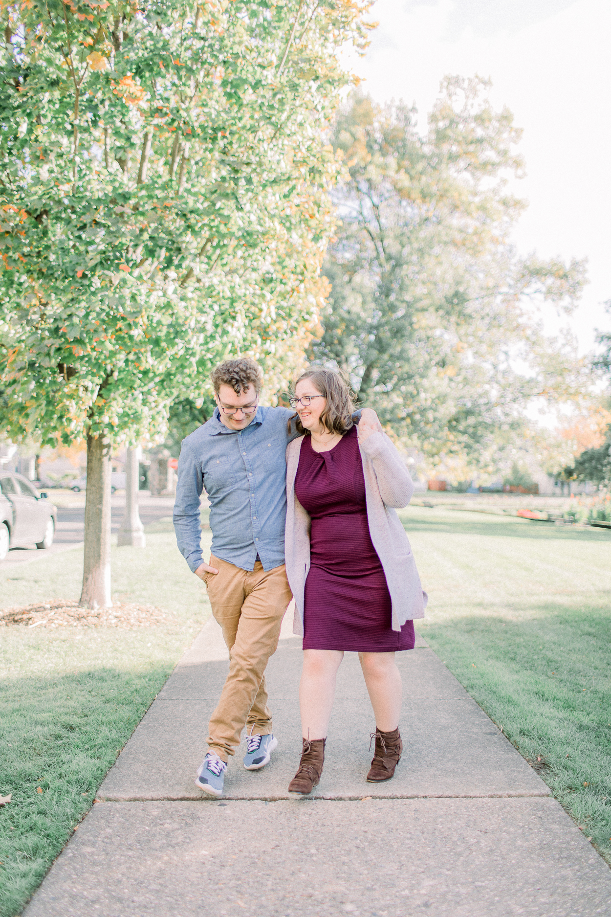 hayley-moore-photography-taylor-michael-buchanan-anniversary-session-lakeside-rosegardens-park-fort-wayne-indiana-weddings