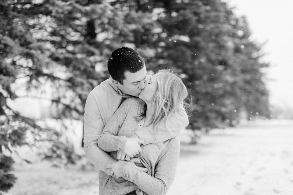 hayley-moore-photography-jill-lucas-fort-wayne-winter-mini-session-salomon-farm-park