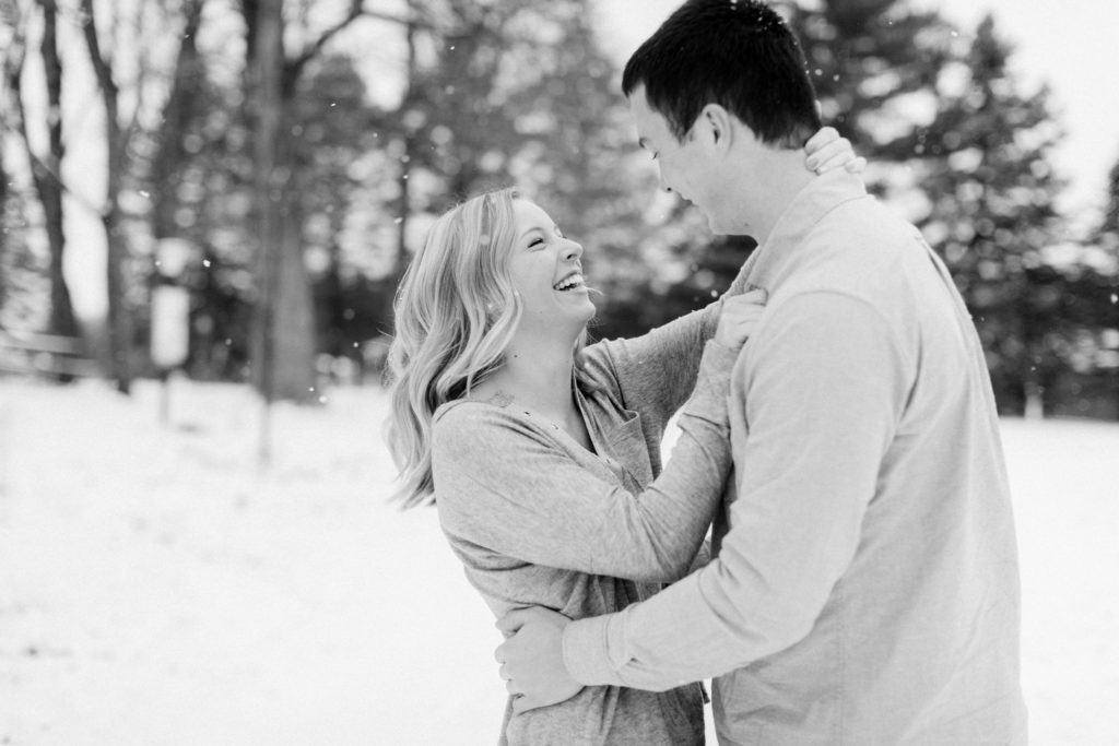 hayley-moore-photography-jill-lucas-fort-wayne-winter-mini-session-salomon-farm-park