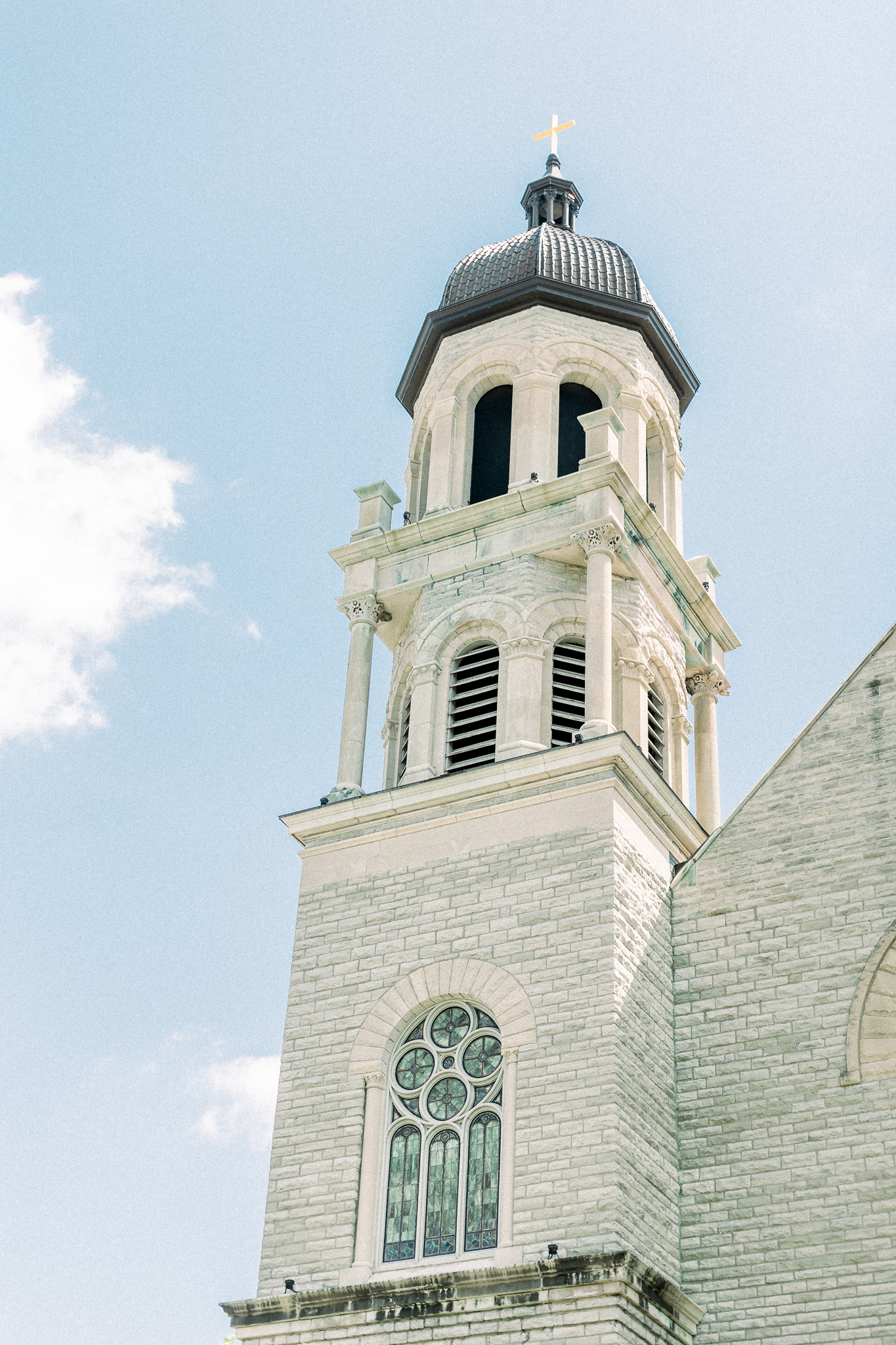 Hayley-Moore-Photography-Lauren-Nate-Downtown-Grand-Rapids-Wedding