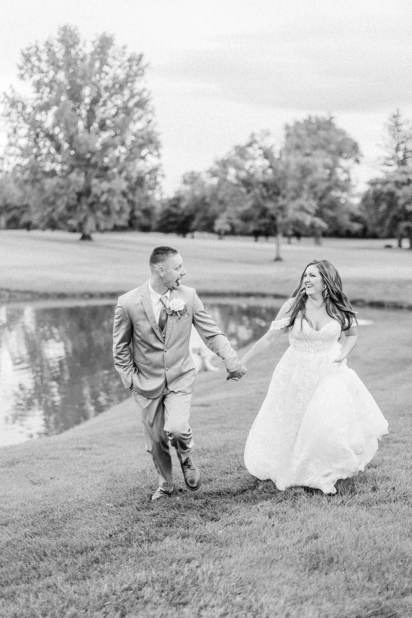 Hayley-Moore-Photography-Katlin-Dylan-Orchard-Ridge-Country-Club-Wedding-Indiana-Photographer