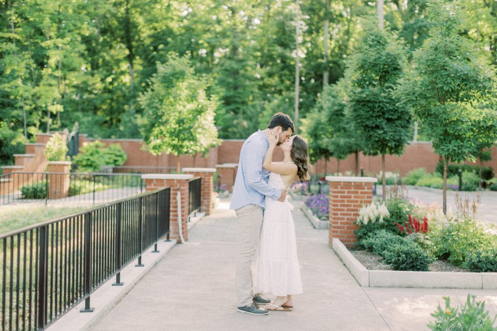 kingwood-center-gardens-engagement-columbus-wedding-photographer-hayley-moore