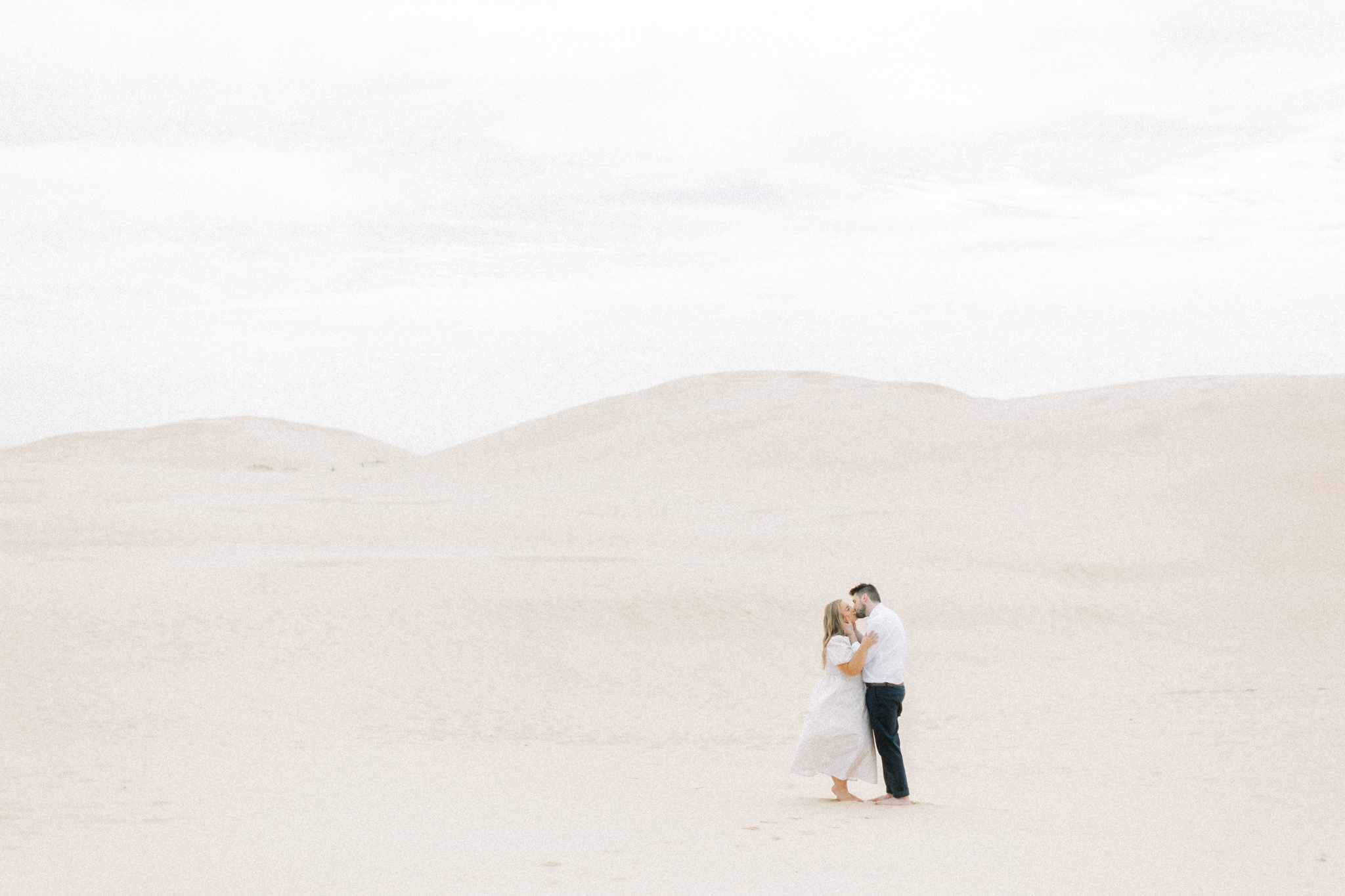 silver-lake-sand-dunes-michigan-engagement-hayley-moore-photography