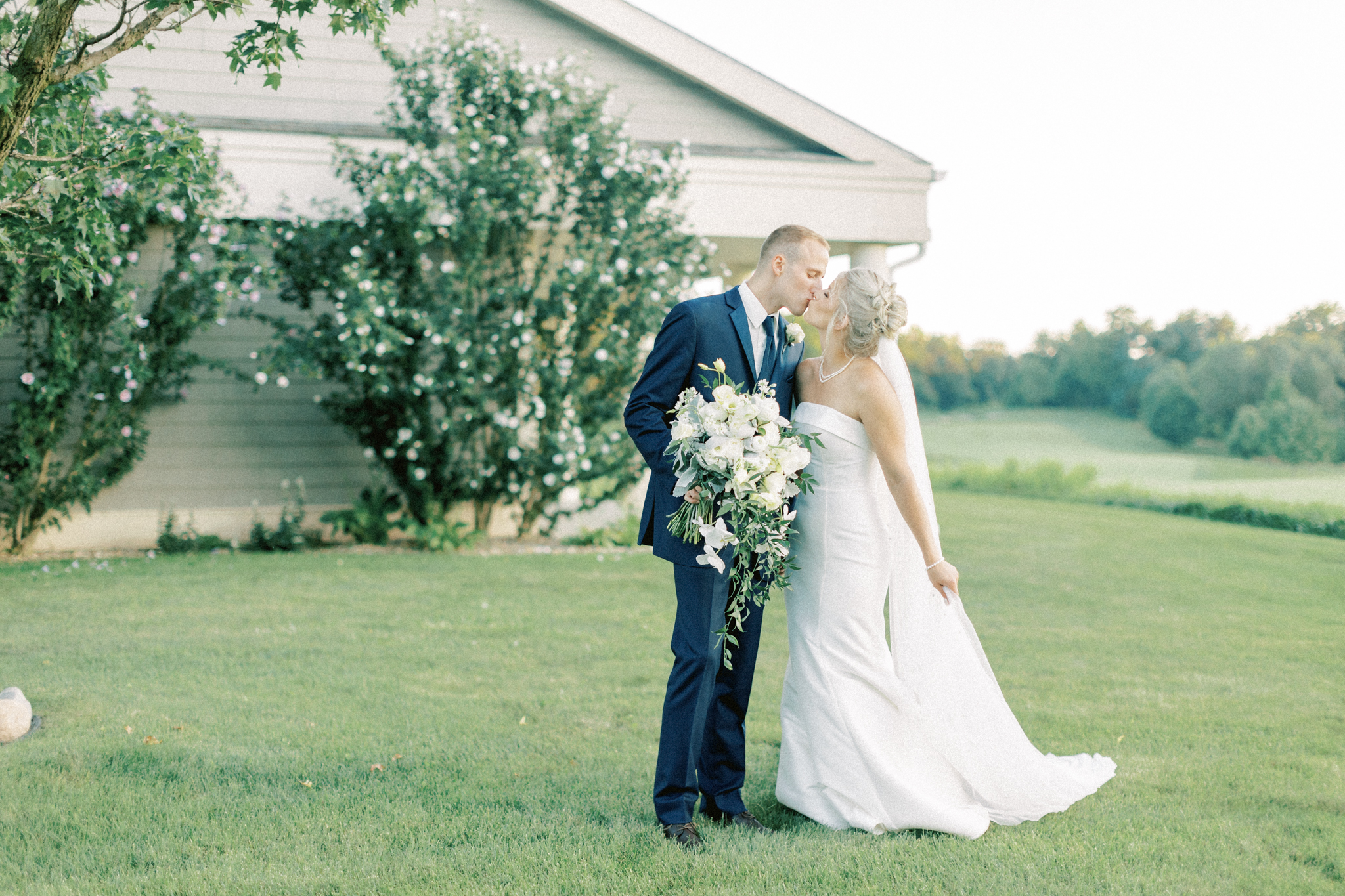 blue-heron-blackthorn-wedding-south-bend-hayley-moore-photography