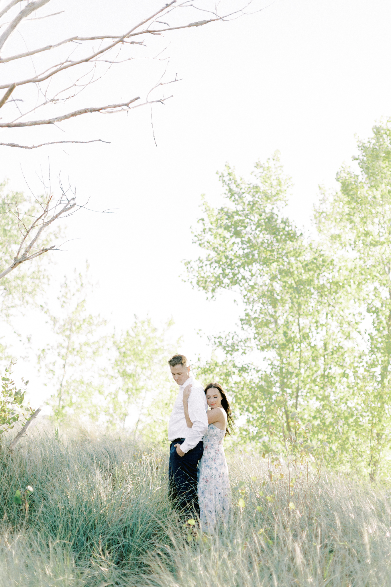 silver-beach-lake-michigan-engagement-session-allie-blake-hayley-moore-photography
