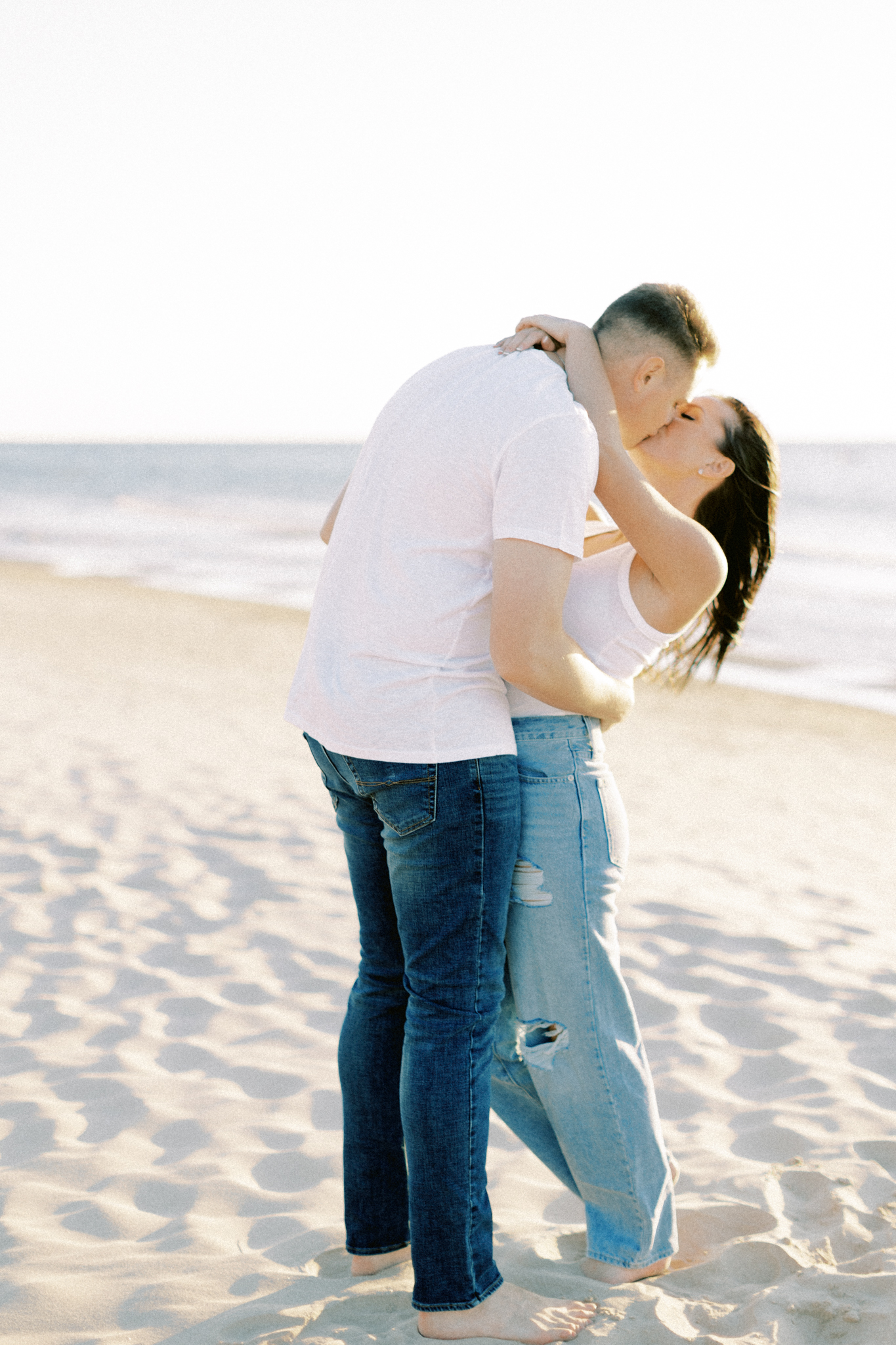 silver-beach-lake-michigan-engagement-session-allie-blake-hayley-moore-photography