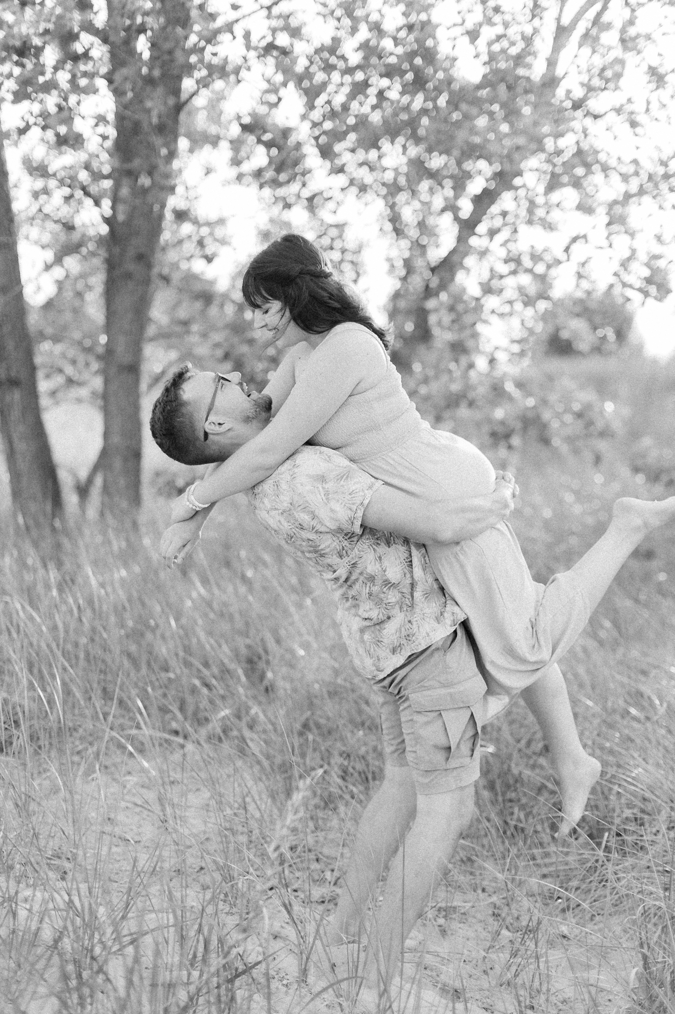 silver-beach-michigan-anniversary-session-hayley-moore-photography