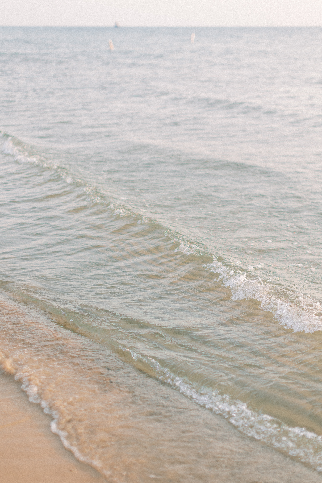 silver-beach-michigan-anniversary-session-hayley-moore-photography