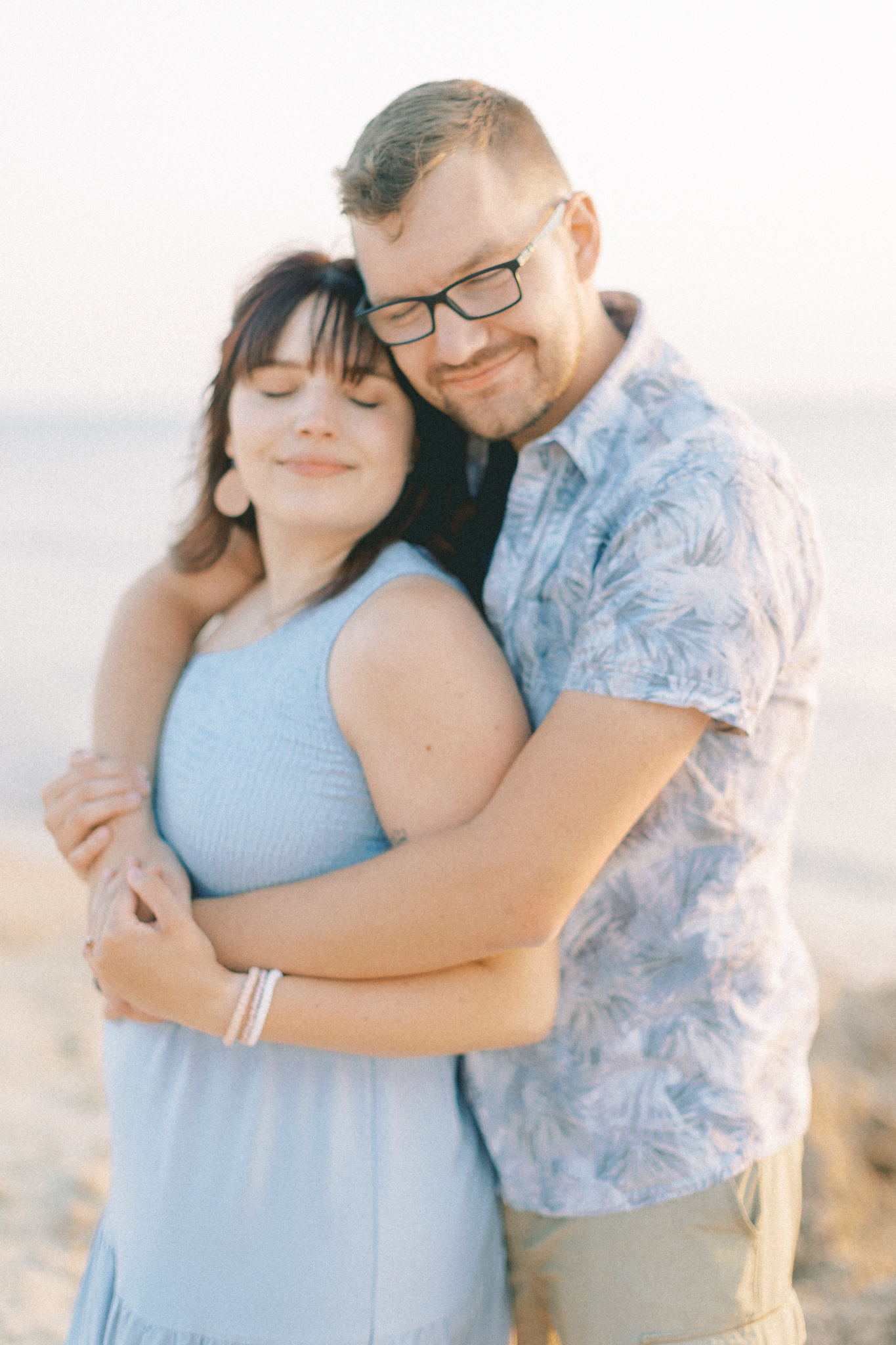 silver-beach-michigan-anniversary-session-hayley-moore-photography