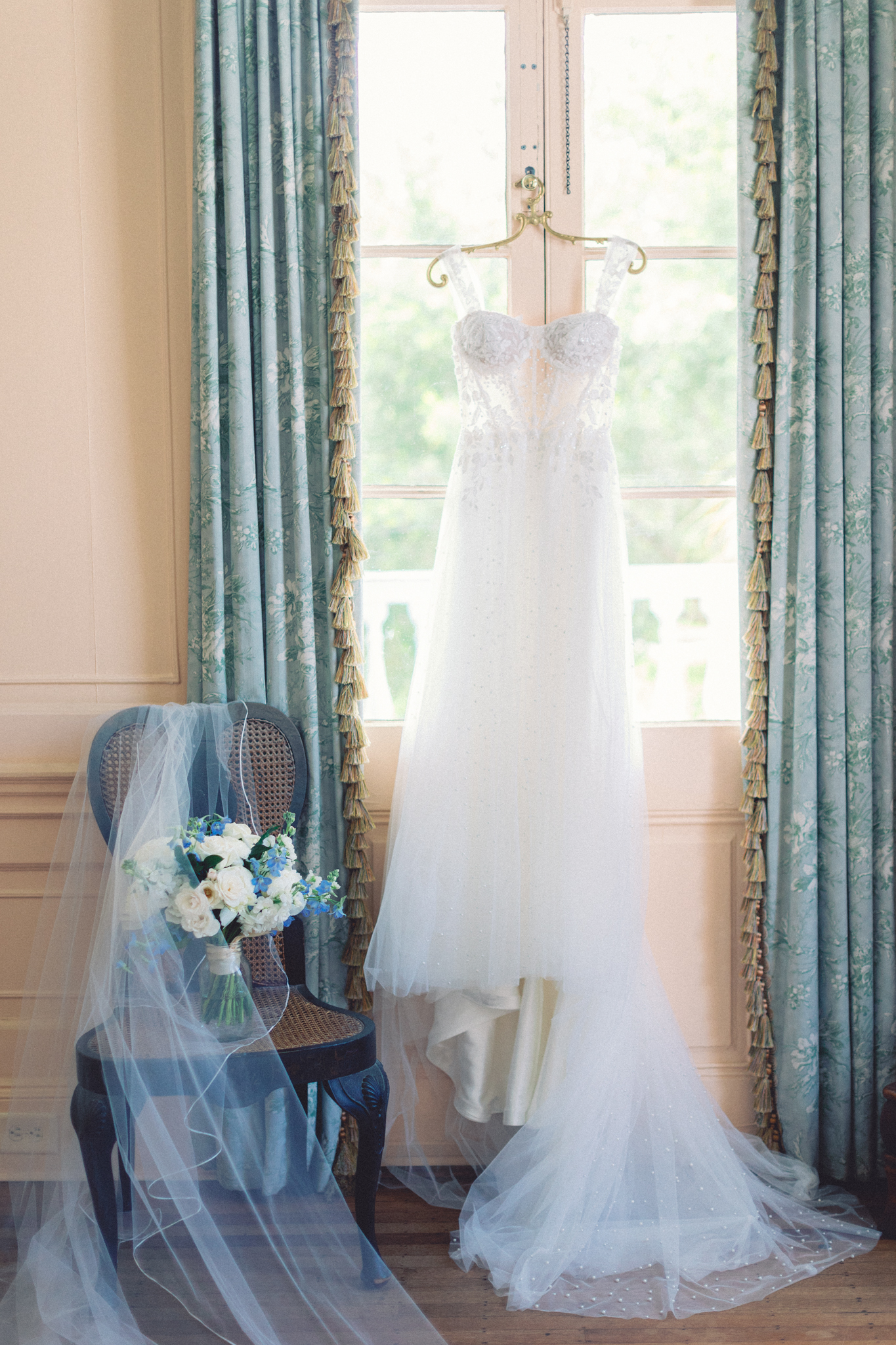 lowndes-grove-charleston-wedding-photographer-film-hayley-moore-photography