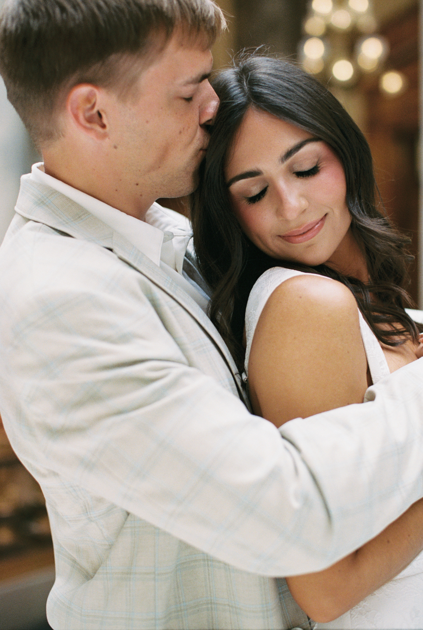 downtown-indianapolis-engagement-indiana-state-house-coxhall-gardens-hayley-moore-photography