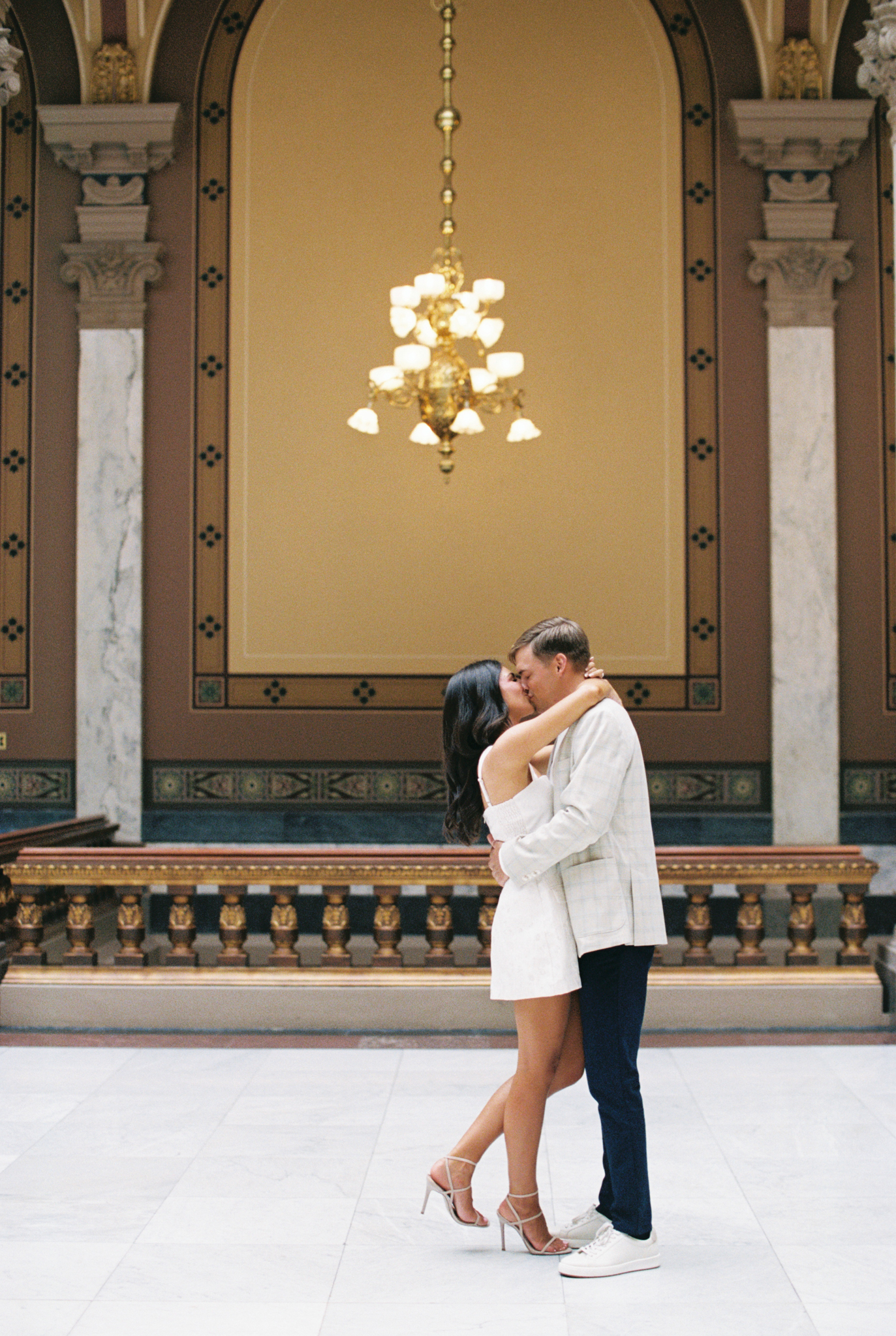 downtown-indianapolis-engagement-indiana-state-house-coxhall-gardens-hayley-moore-photography