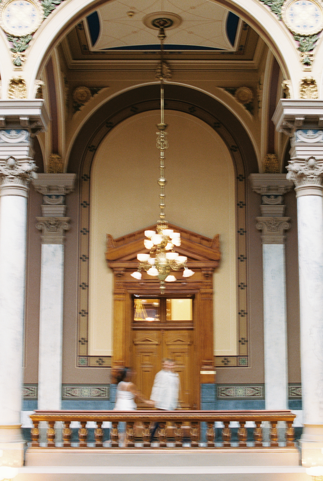 downtown-indianapolis-engagement-indiana-state-house-coxhall-gardens-hayley-moore-photography