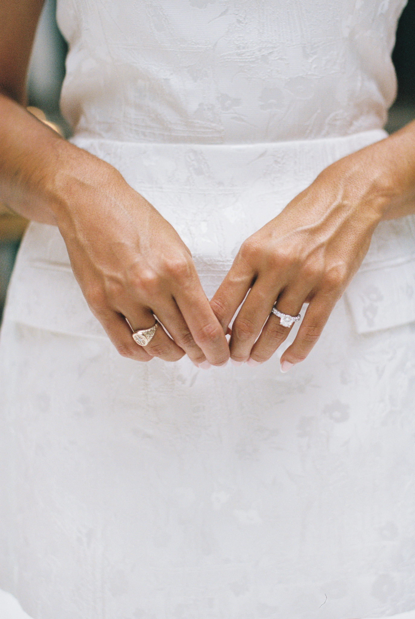 downtown-indianapolis-engagement-indiana-state-house-coxhall-gardens-hayley-moore-photography