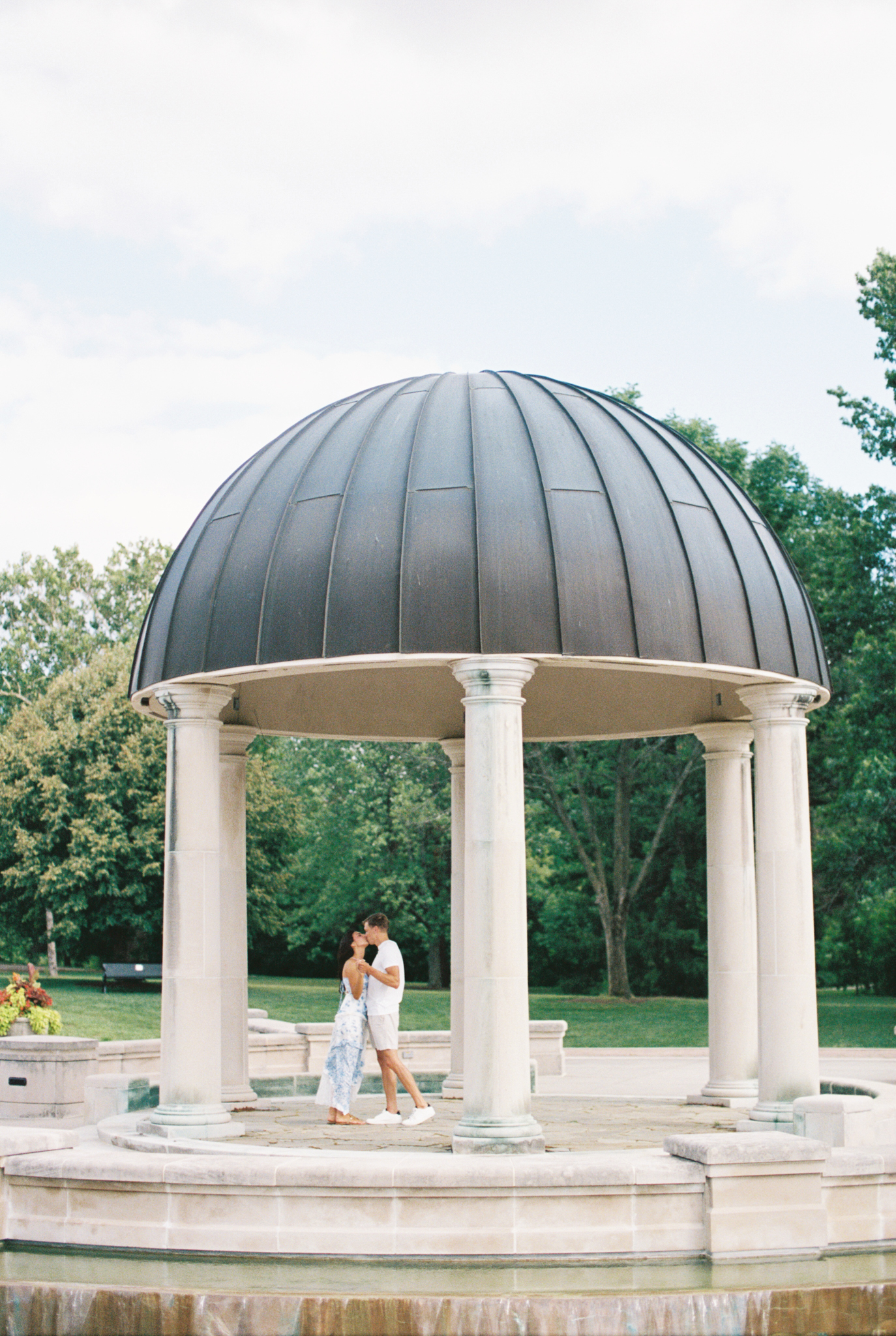 downtown-indianapolis-engagement-indiana-state-house-coxhall-gardens-hayley-moore-photography