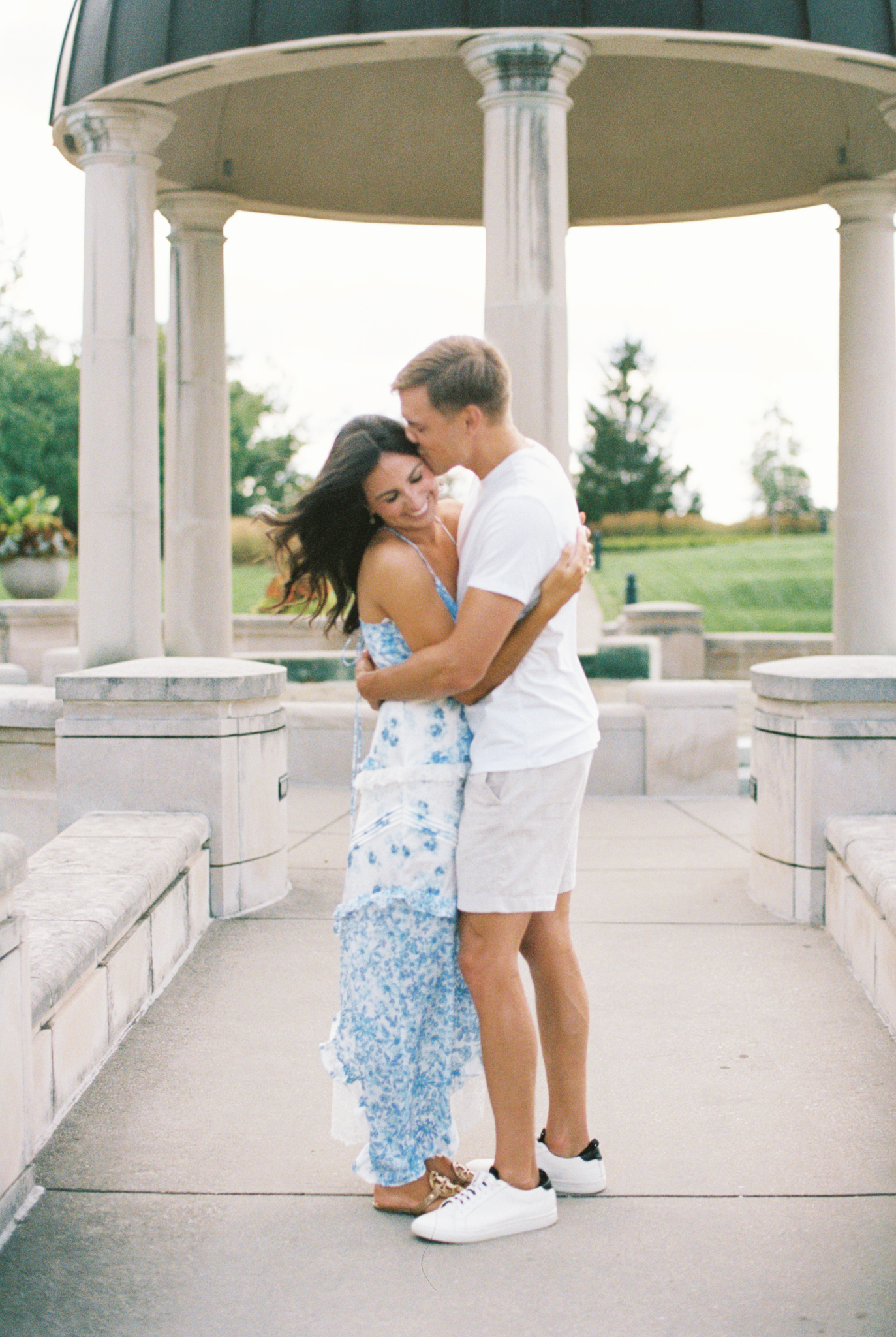 downtown-indianapolis-engagement-indiana-state-house-coxhall-gardens-hayley-moore-photography