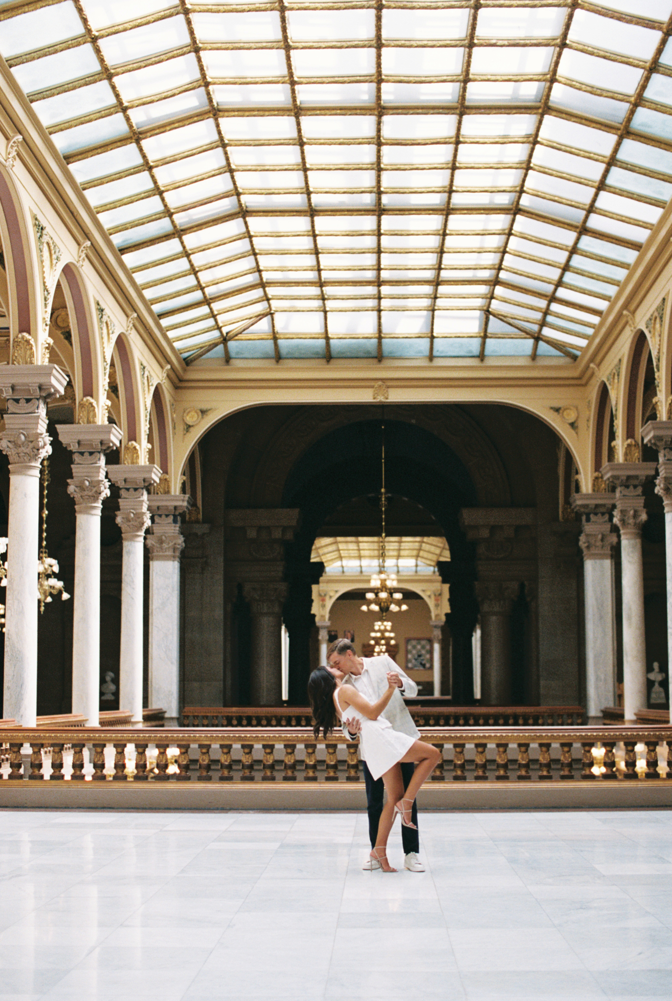 downtown-indianapolis-engagement-indiana-state-house-coxhall-gardens-hayley-moore-photography