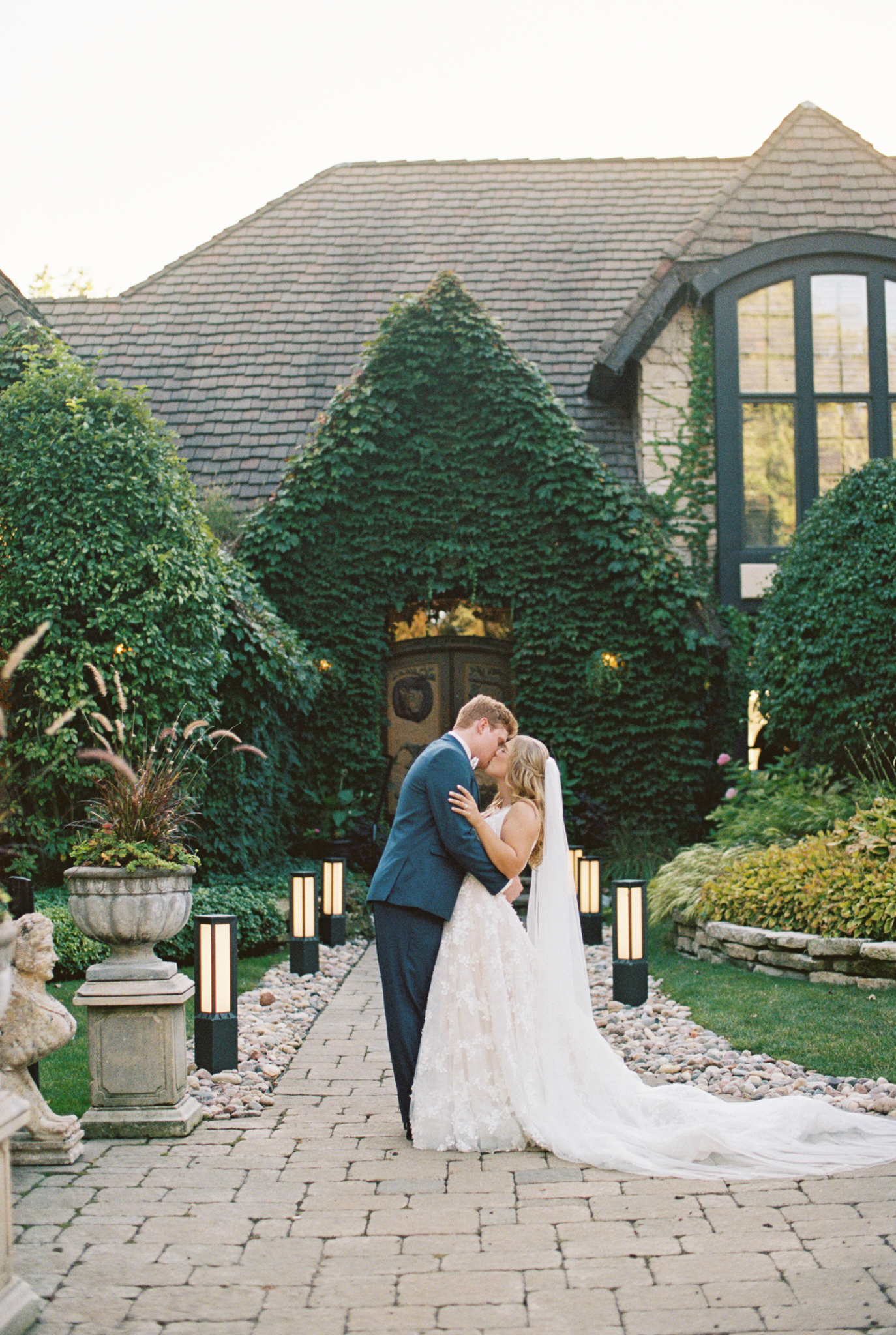 monte-bello-estate-chicago-illinois-luxury-film-wedding-photographer-hayley-moore-photography