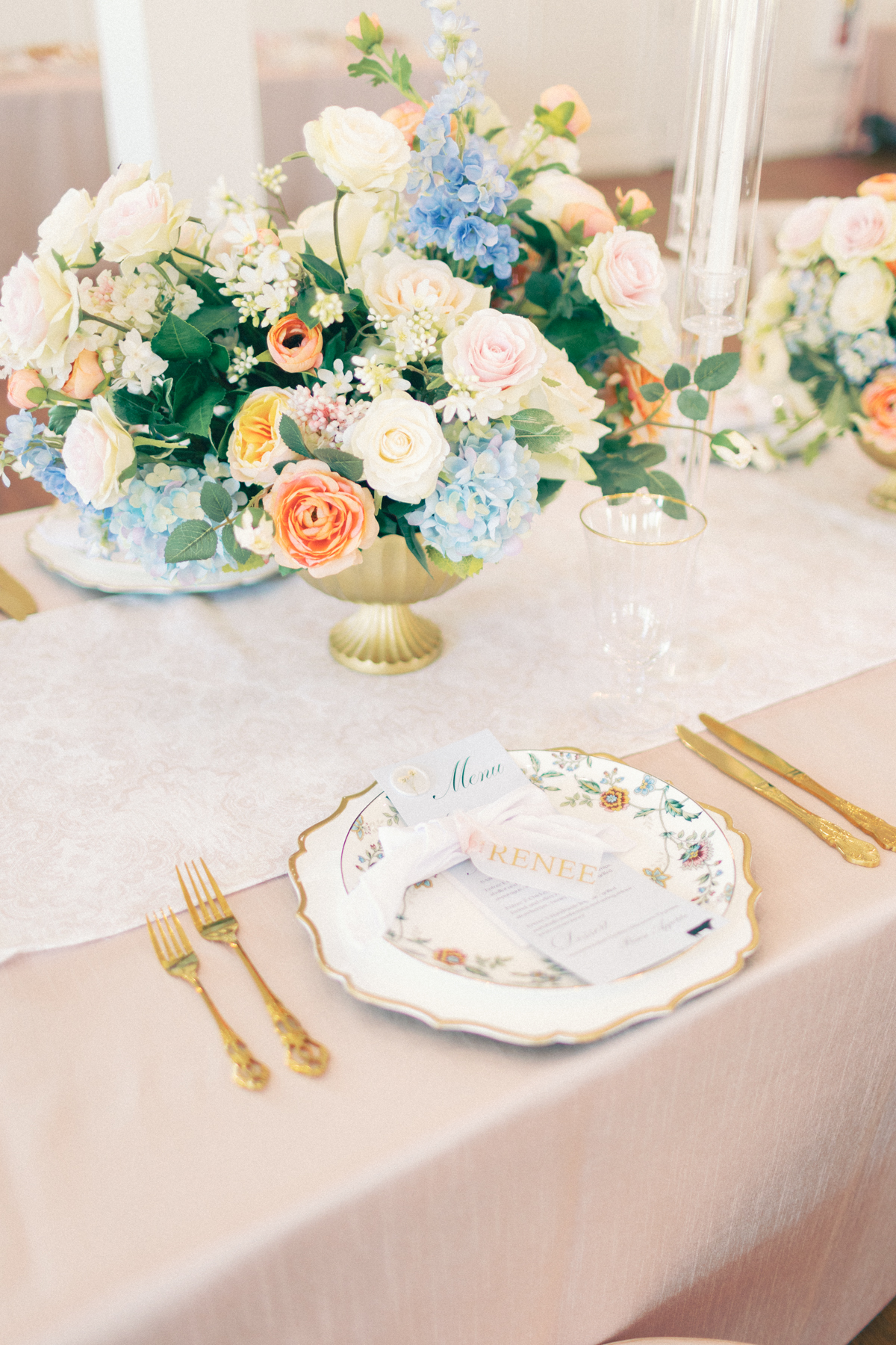 reception tablescape