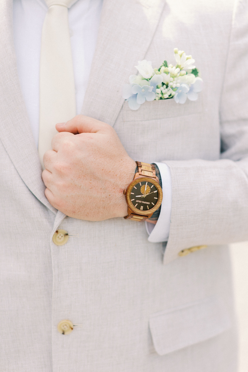 groom watch detail