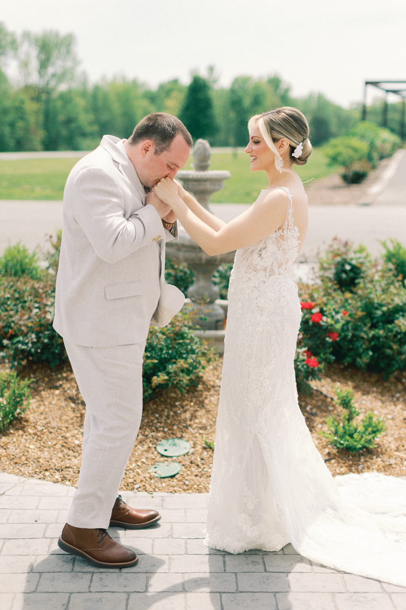 groom and bride kissing