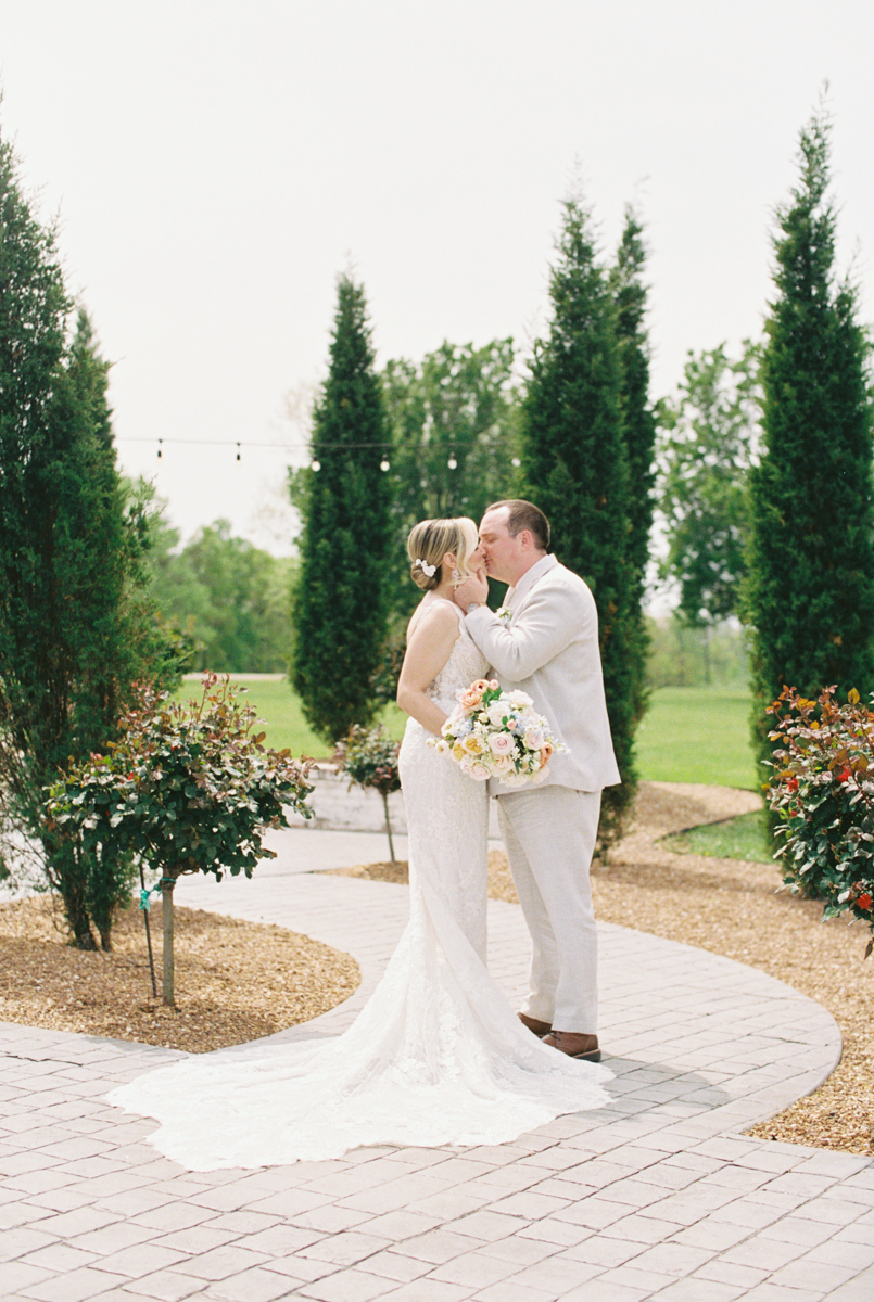 groom and bride kissing