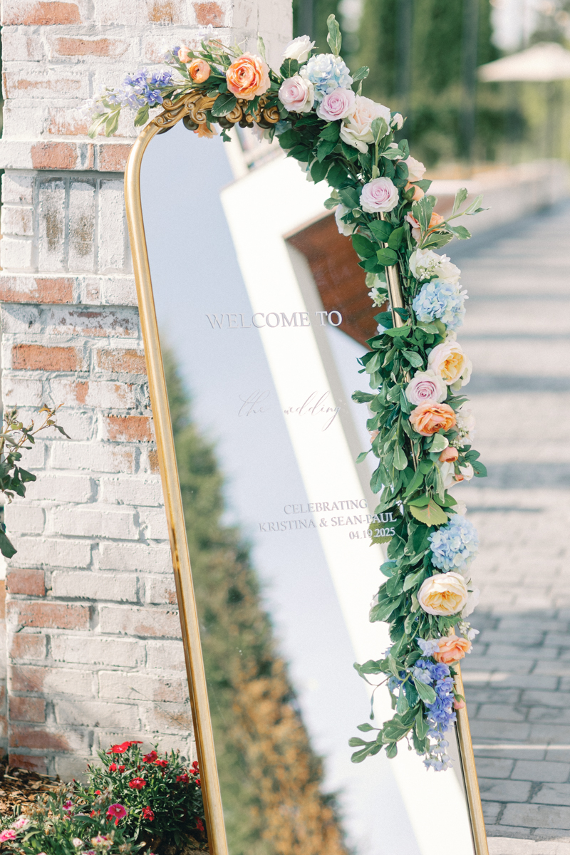welcome mirror sign