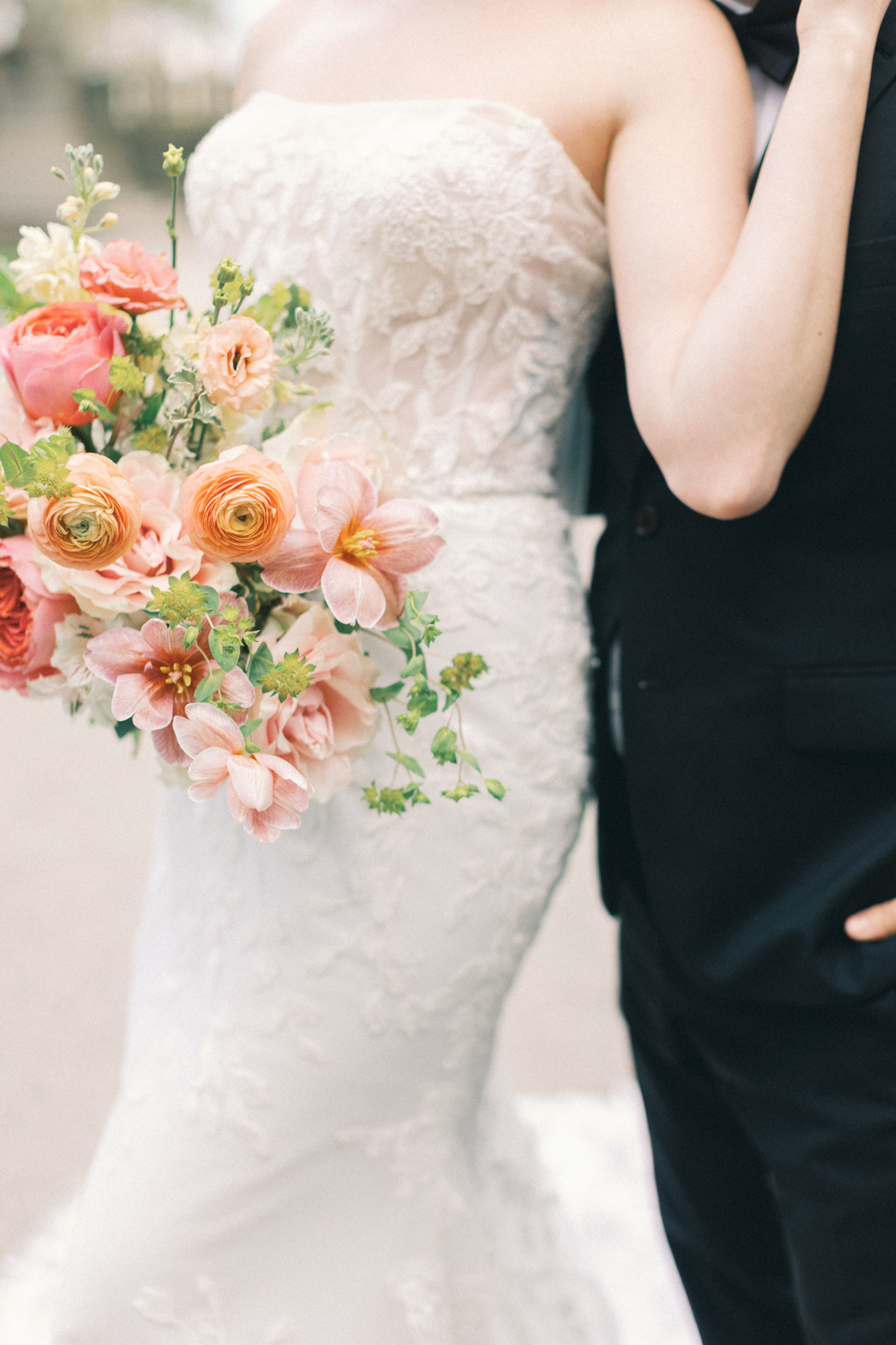 bride and groom floral bouquet