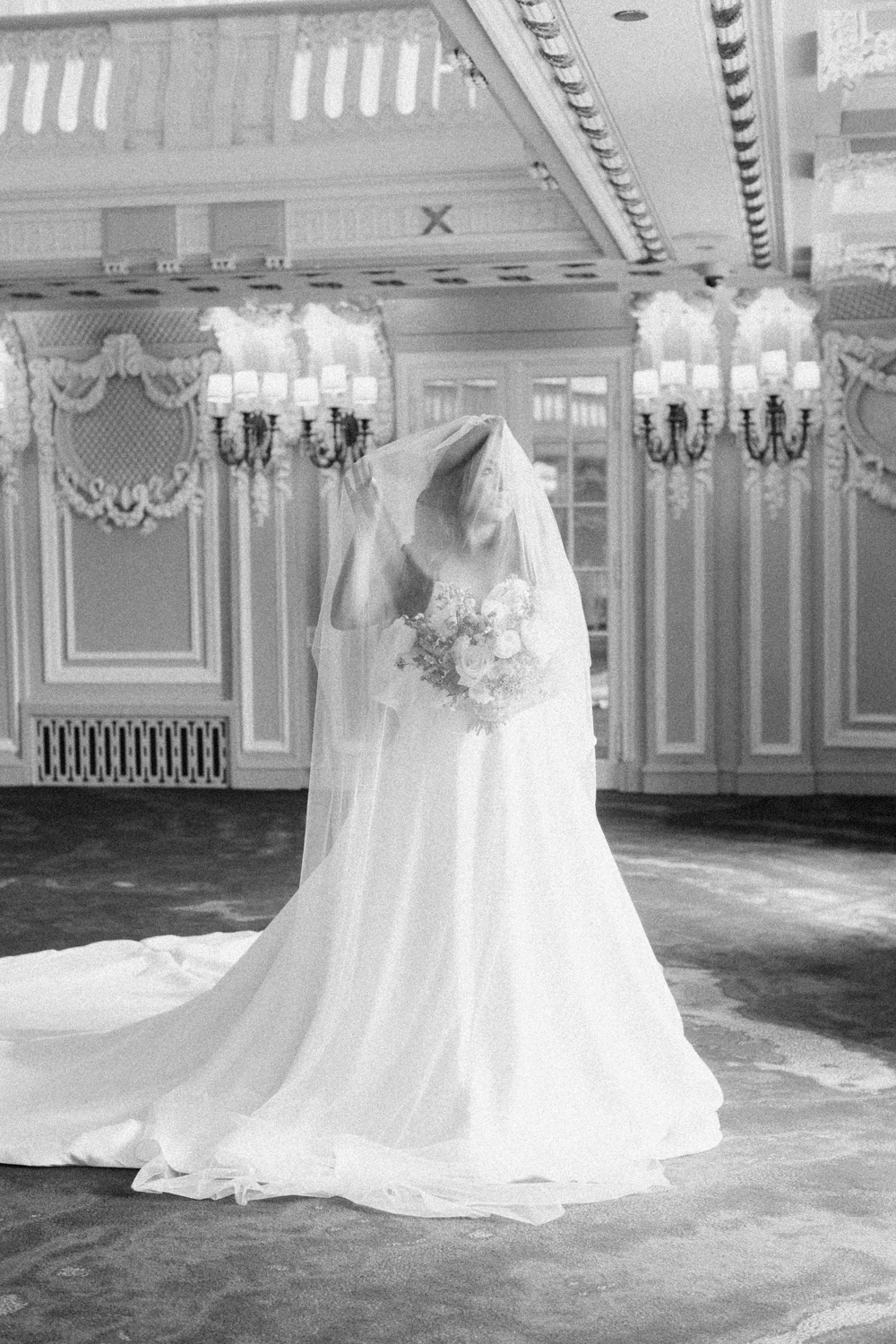 bridal portrait black and white