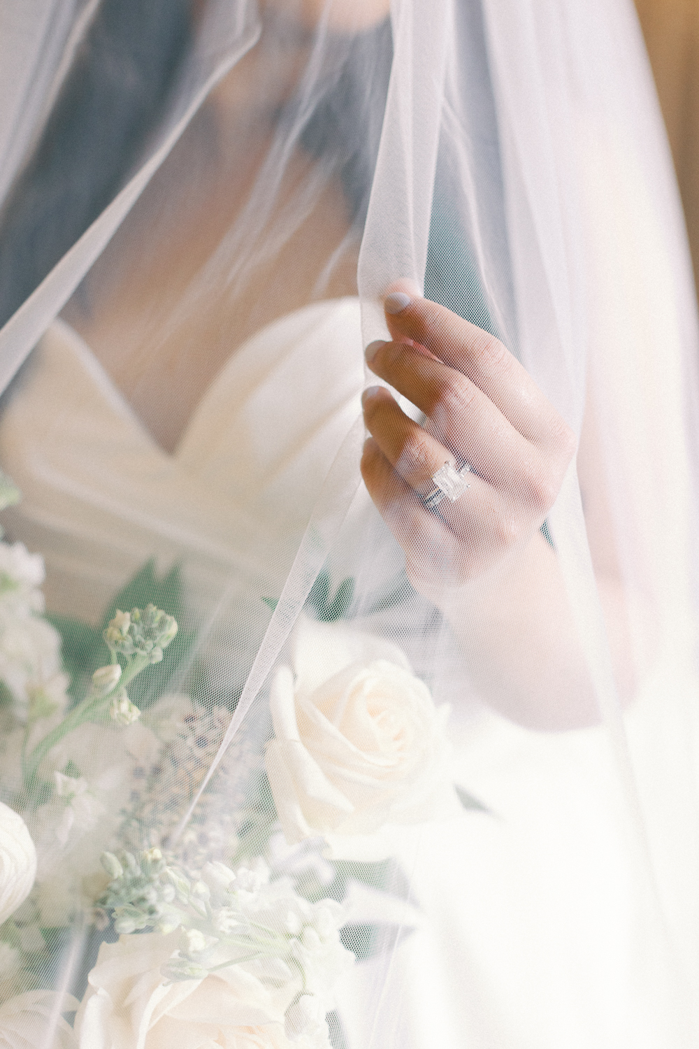 brides ring with veil