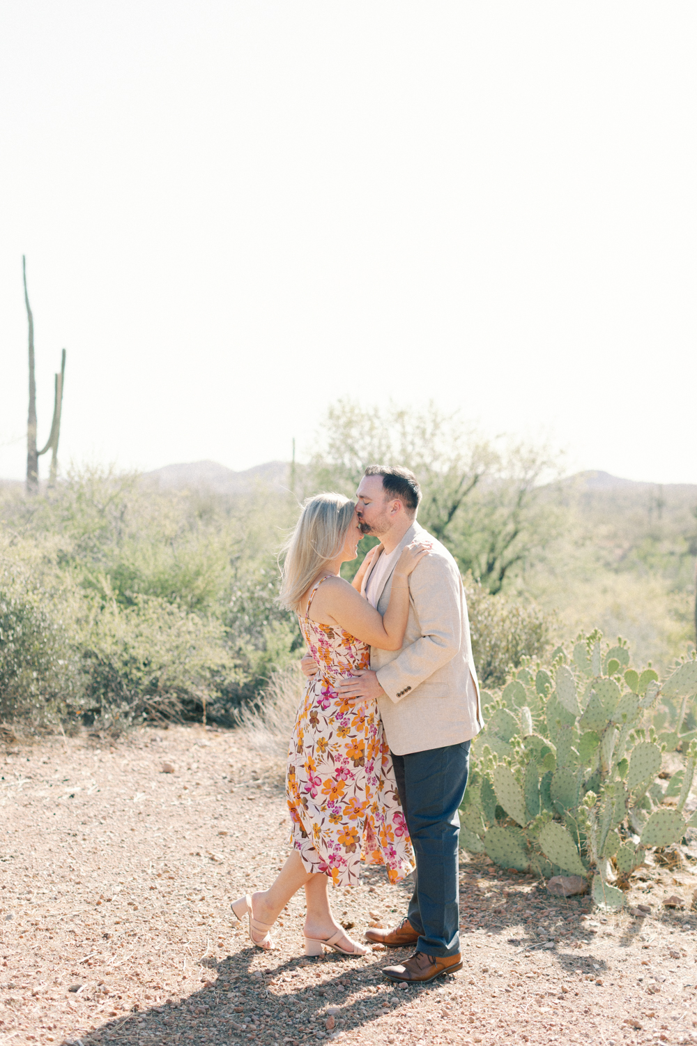 couple kissing