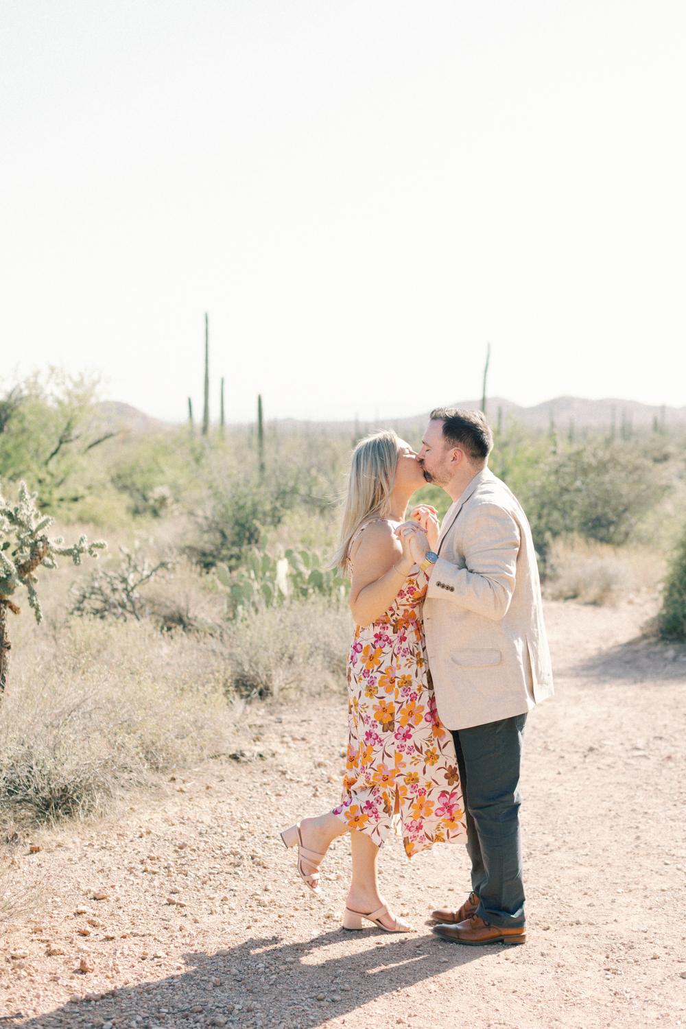 couple kissing