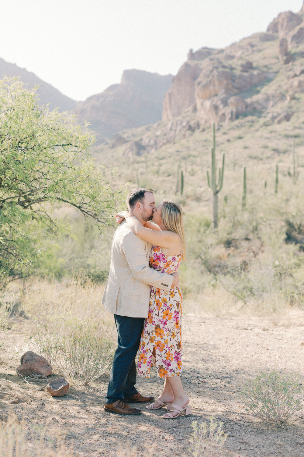 couple kissing
