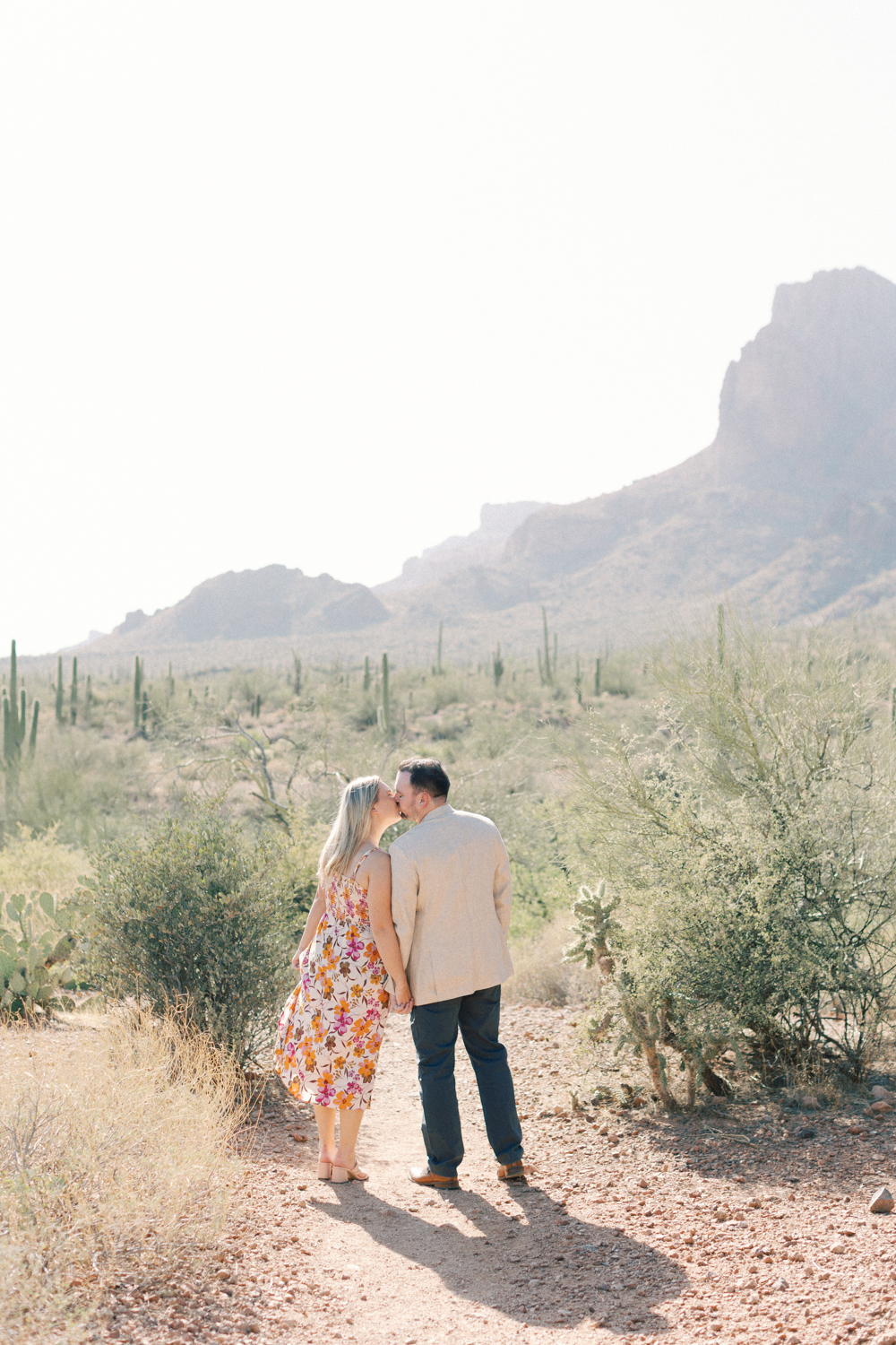 couple kissing