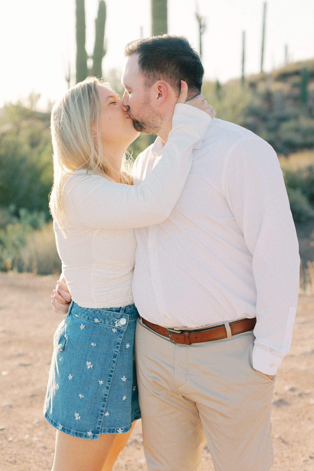 couple kissing
