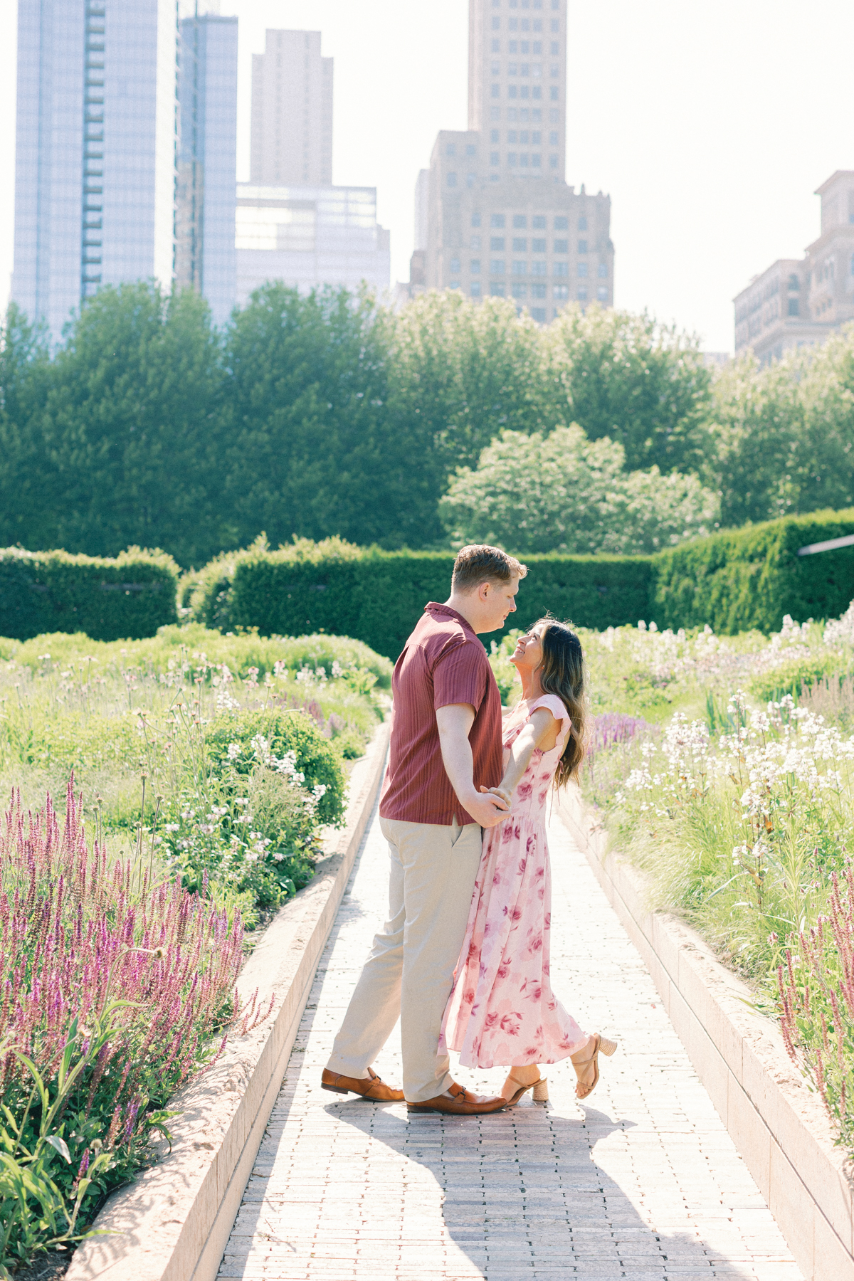 couple in front of chicago skyline