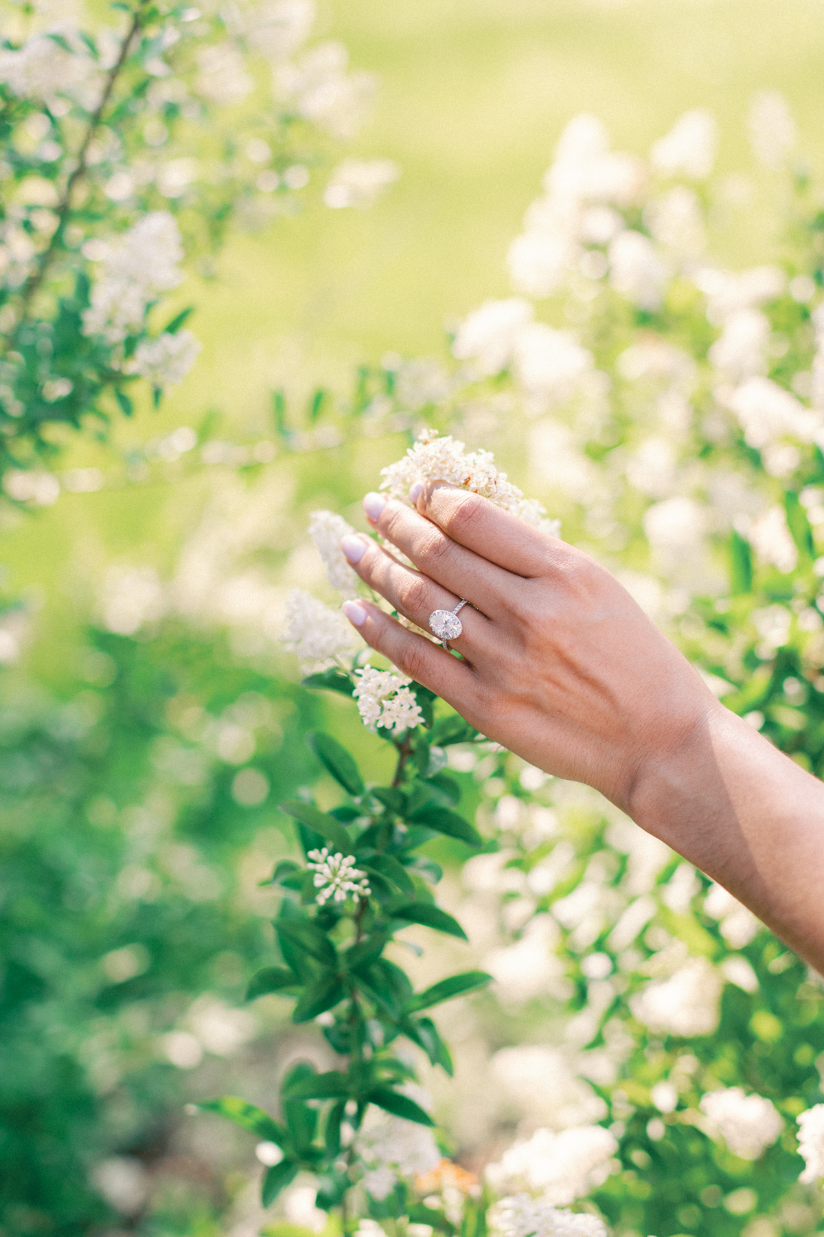 brides ring with flower