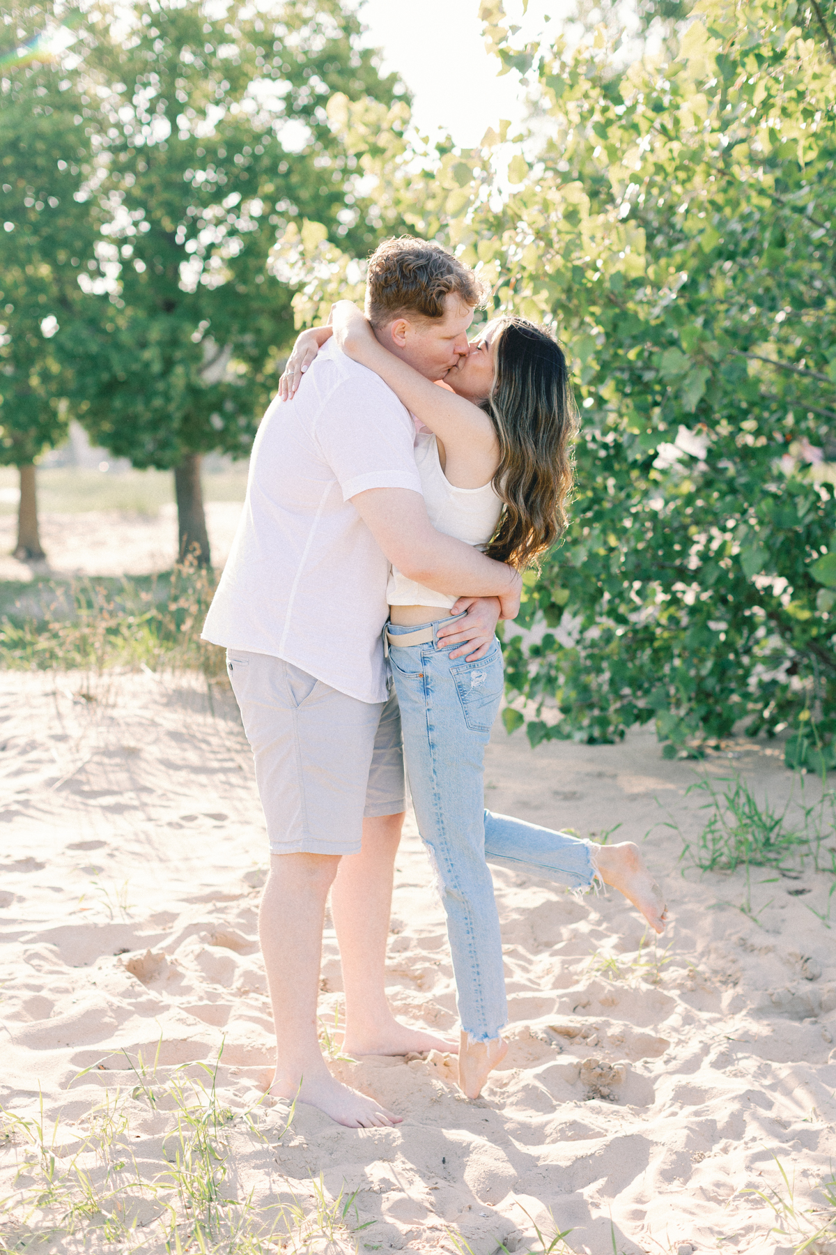 couple kissing at beach