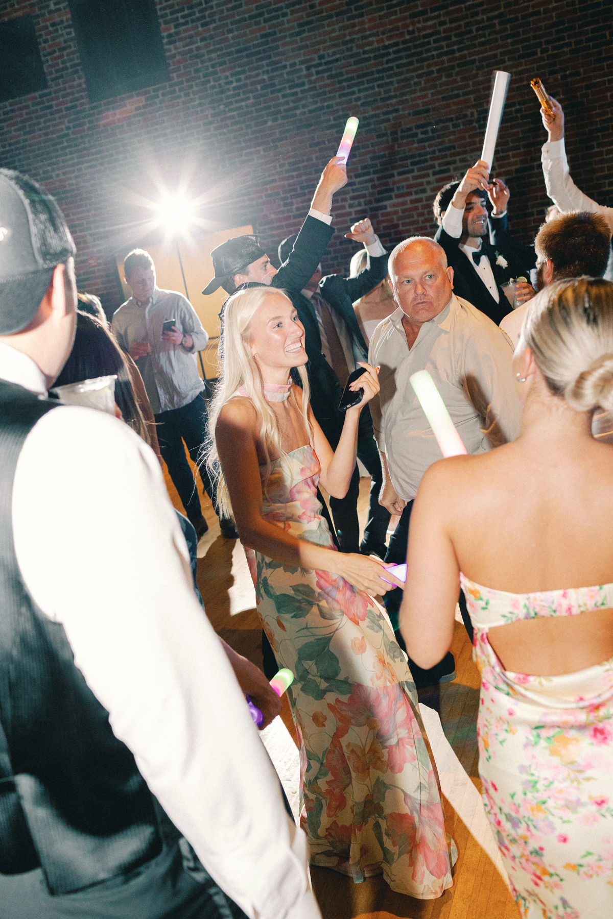 reception dancing of guests