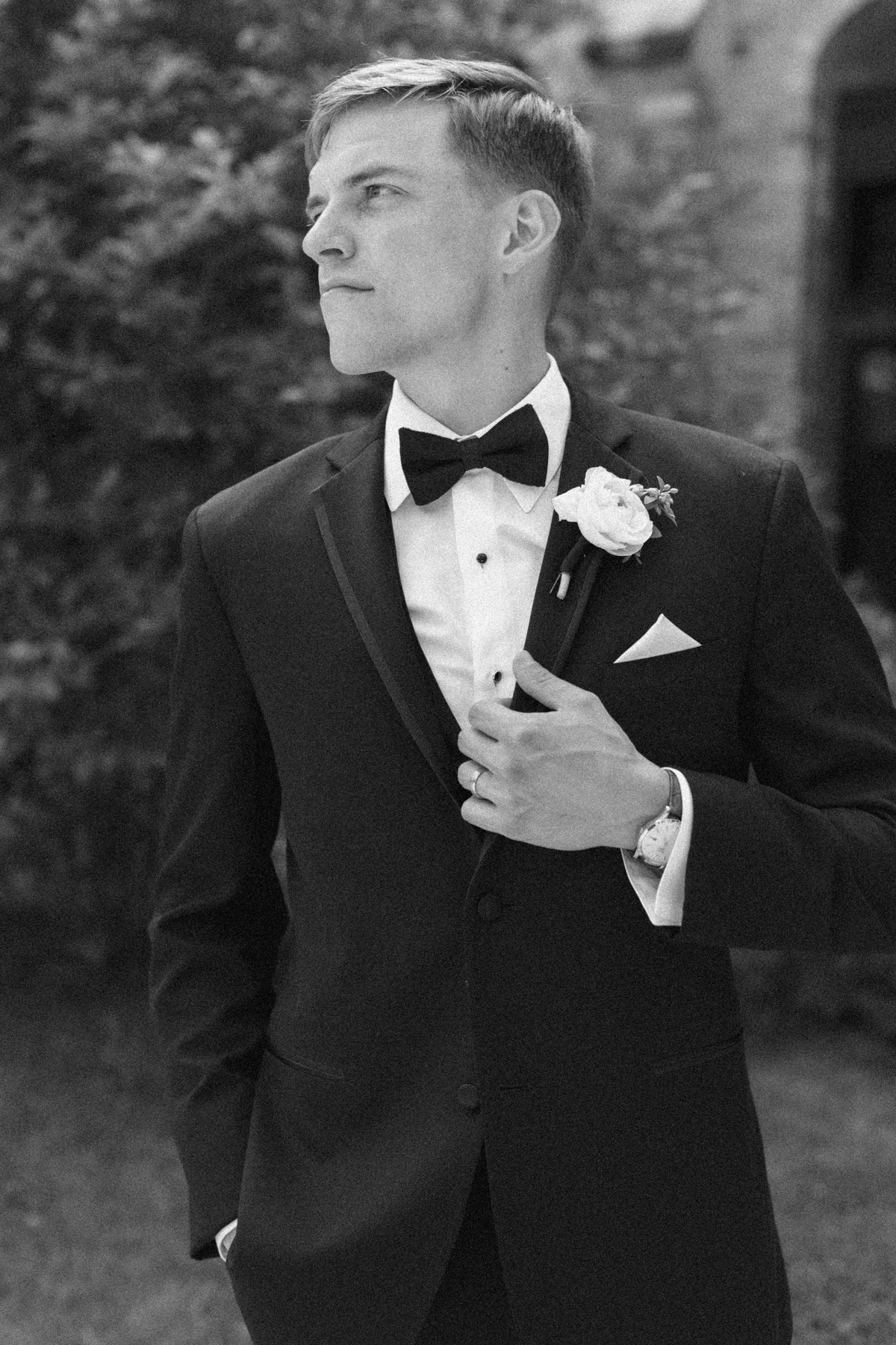 groom portrait
