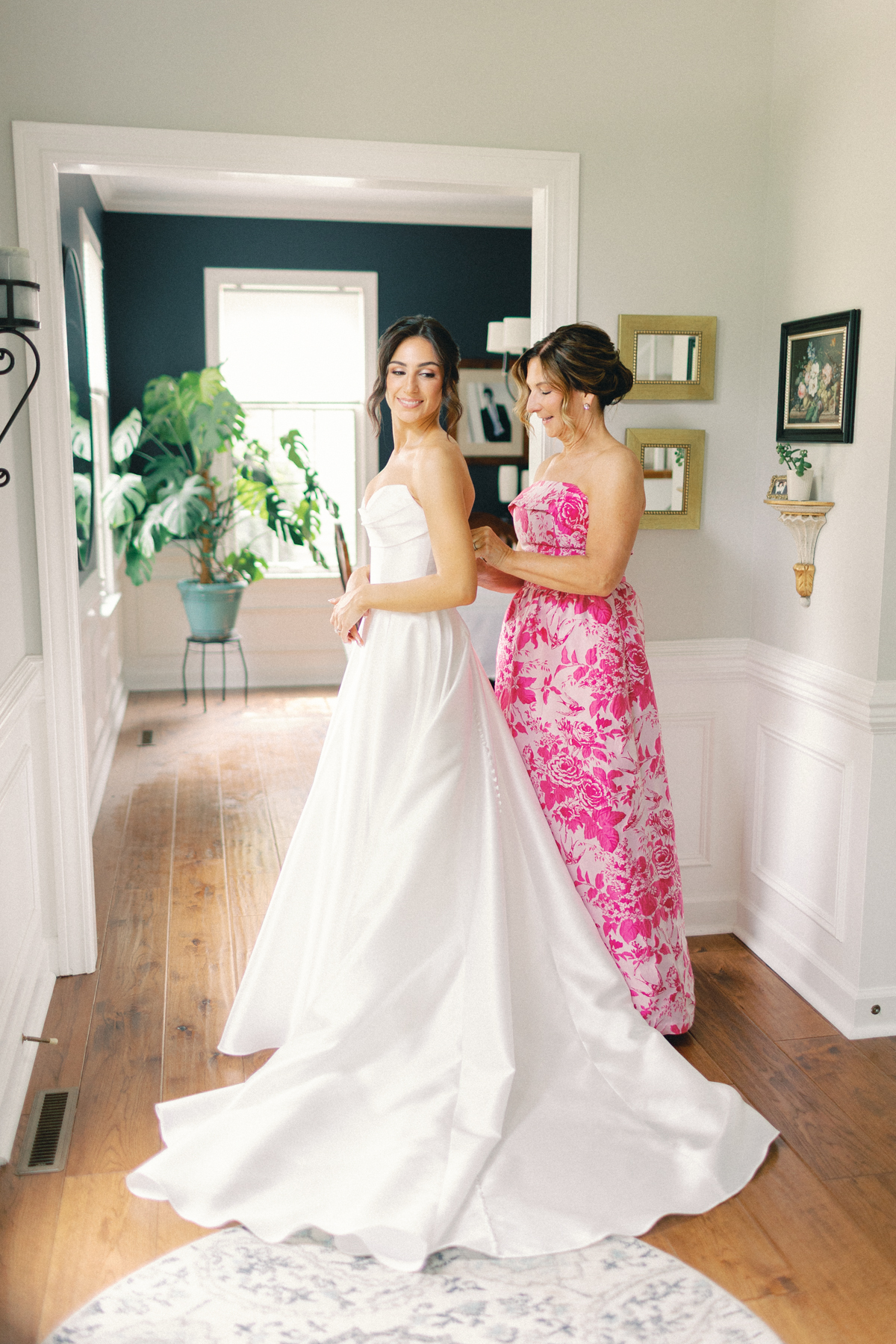 bride with mom