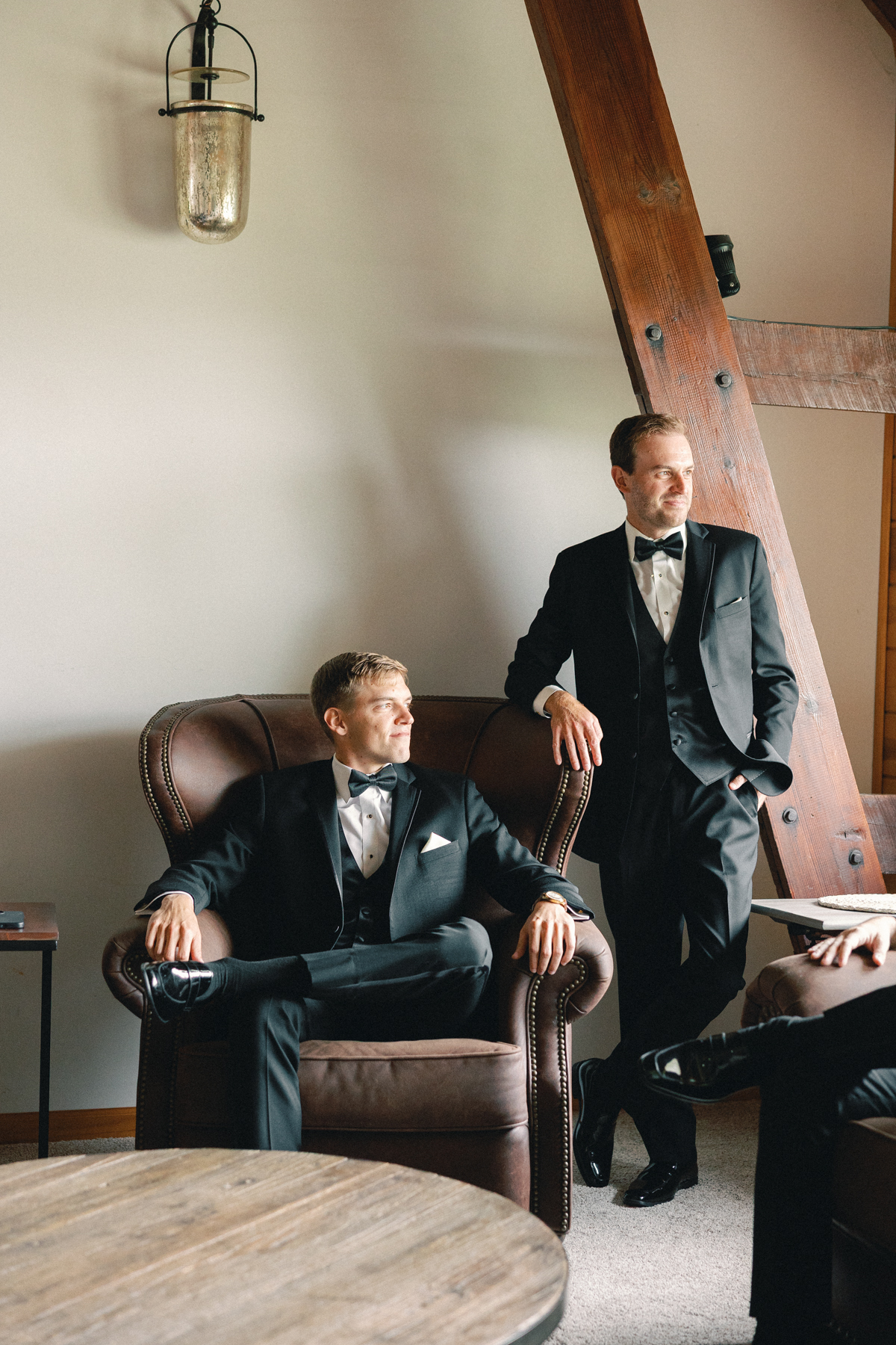 groom candid