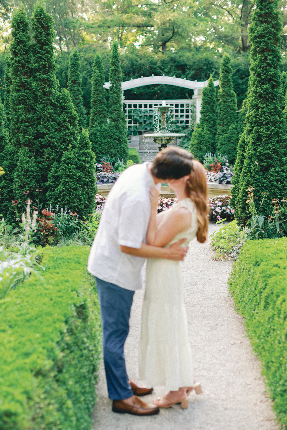  couple out of focus with garden in focus