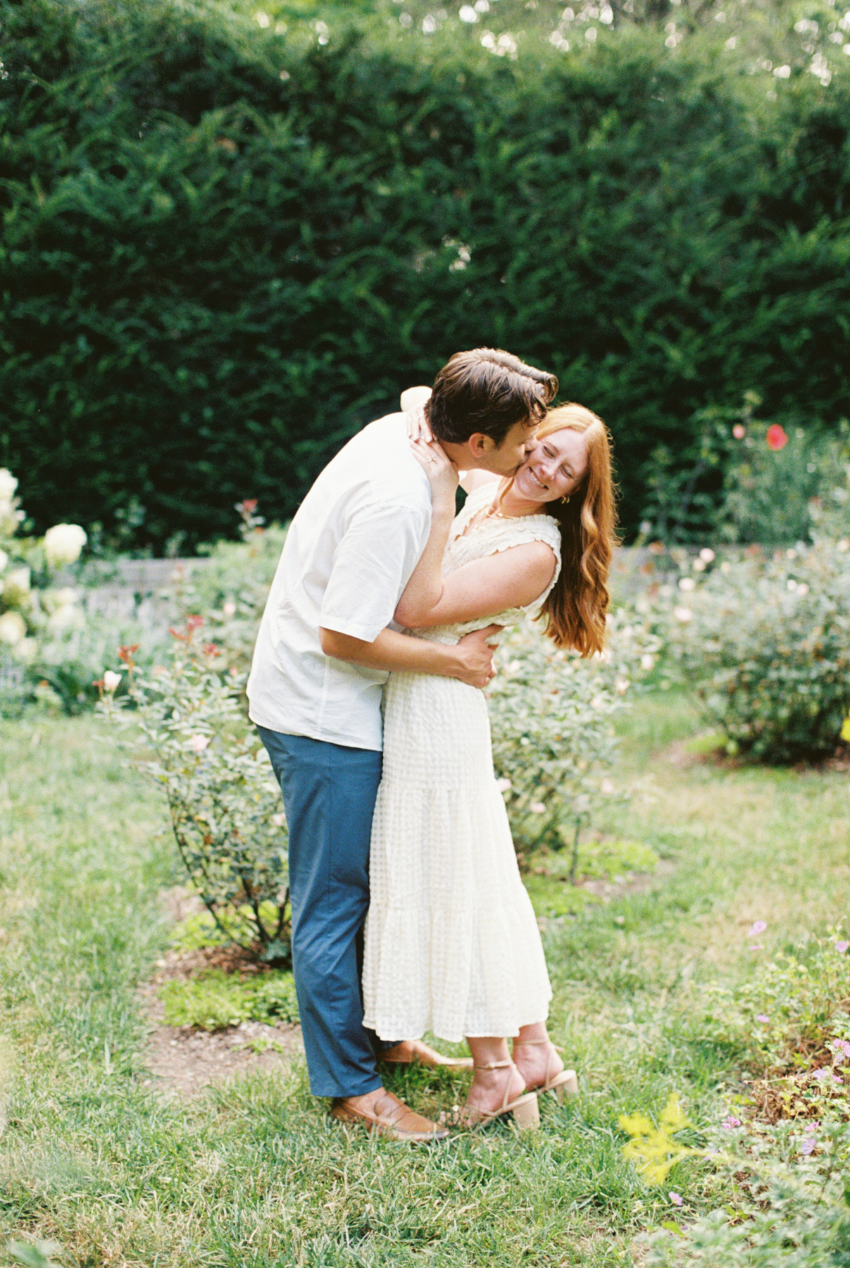 dip kiss in the garden