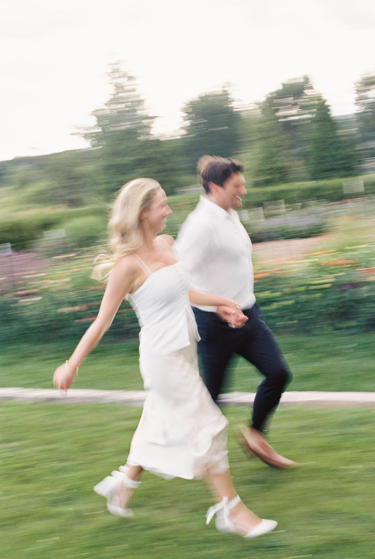 Couple running motion blur