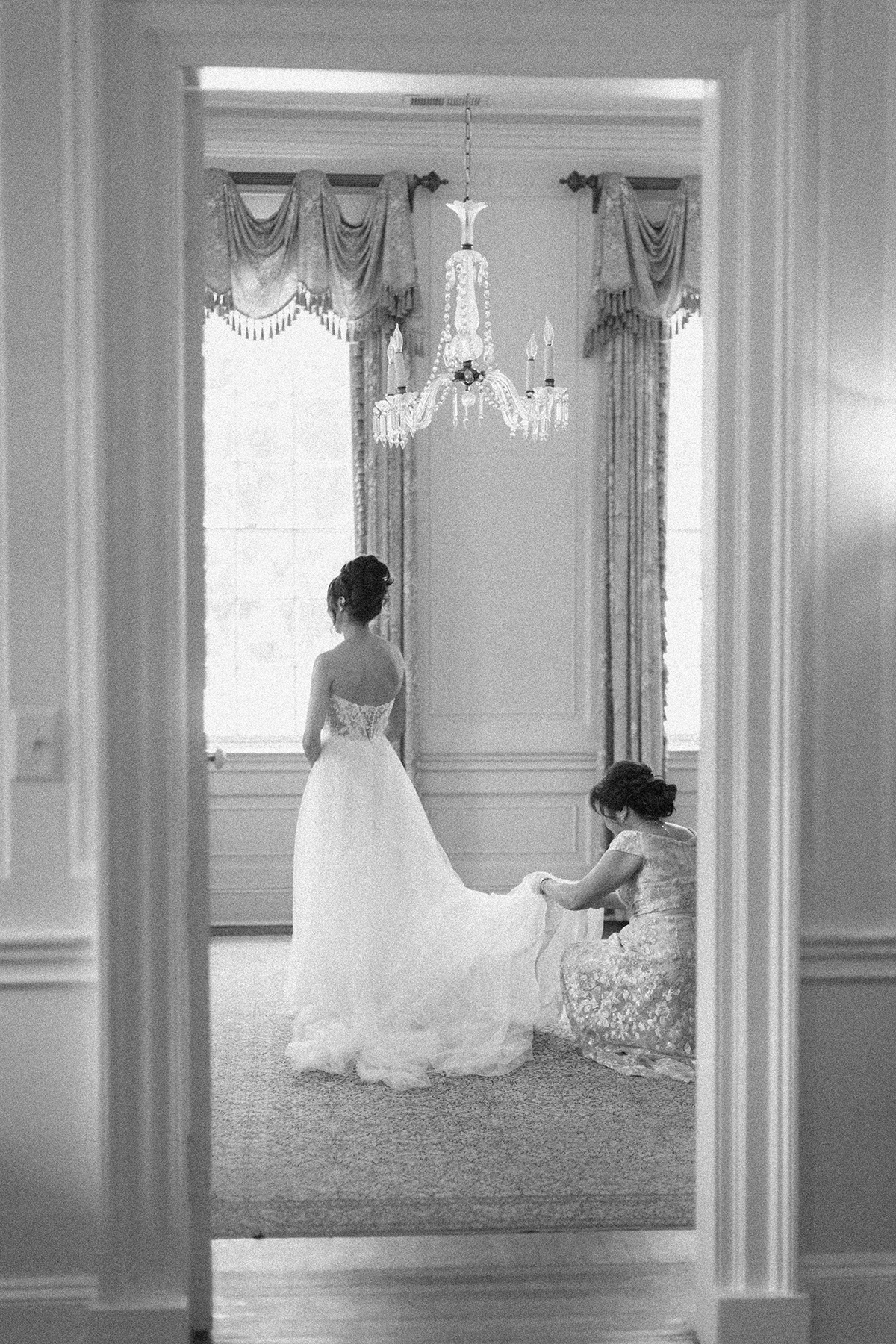 bride and mom getting ready