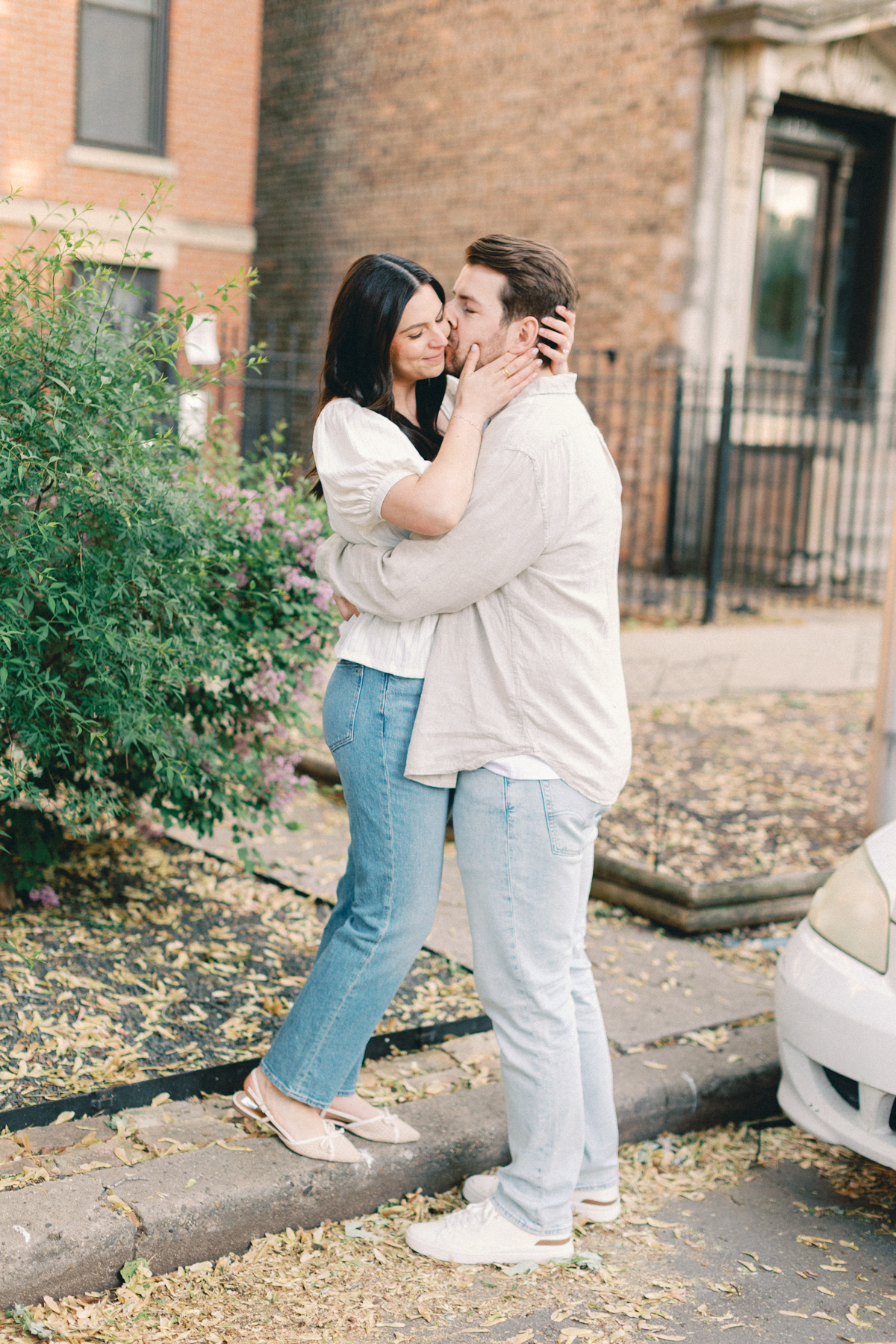 Couple kissing on the side of the street in Chicago