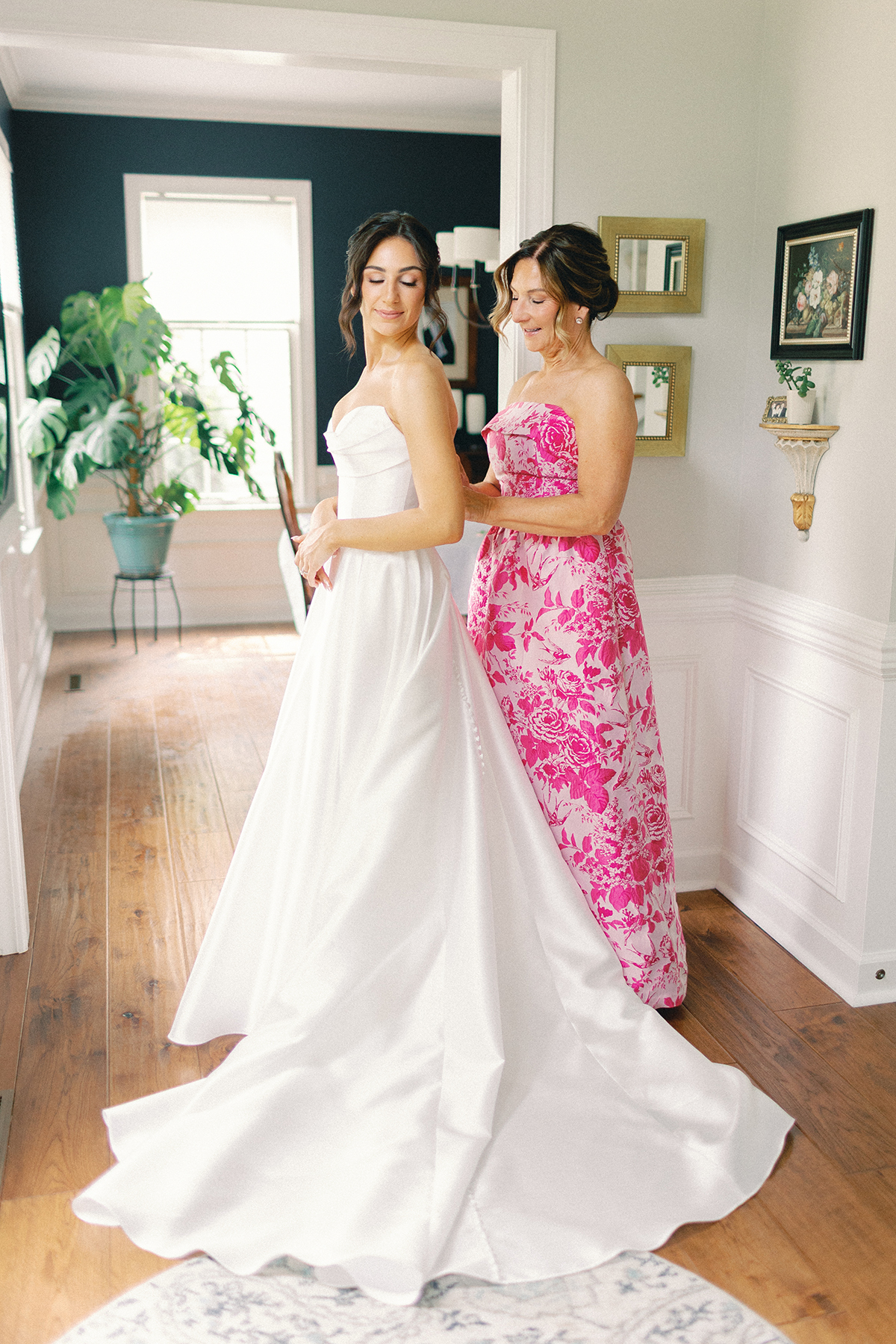 bride and mom getting dressed